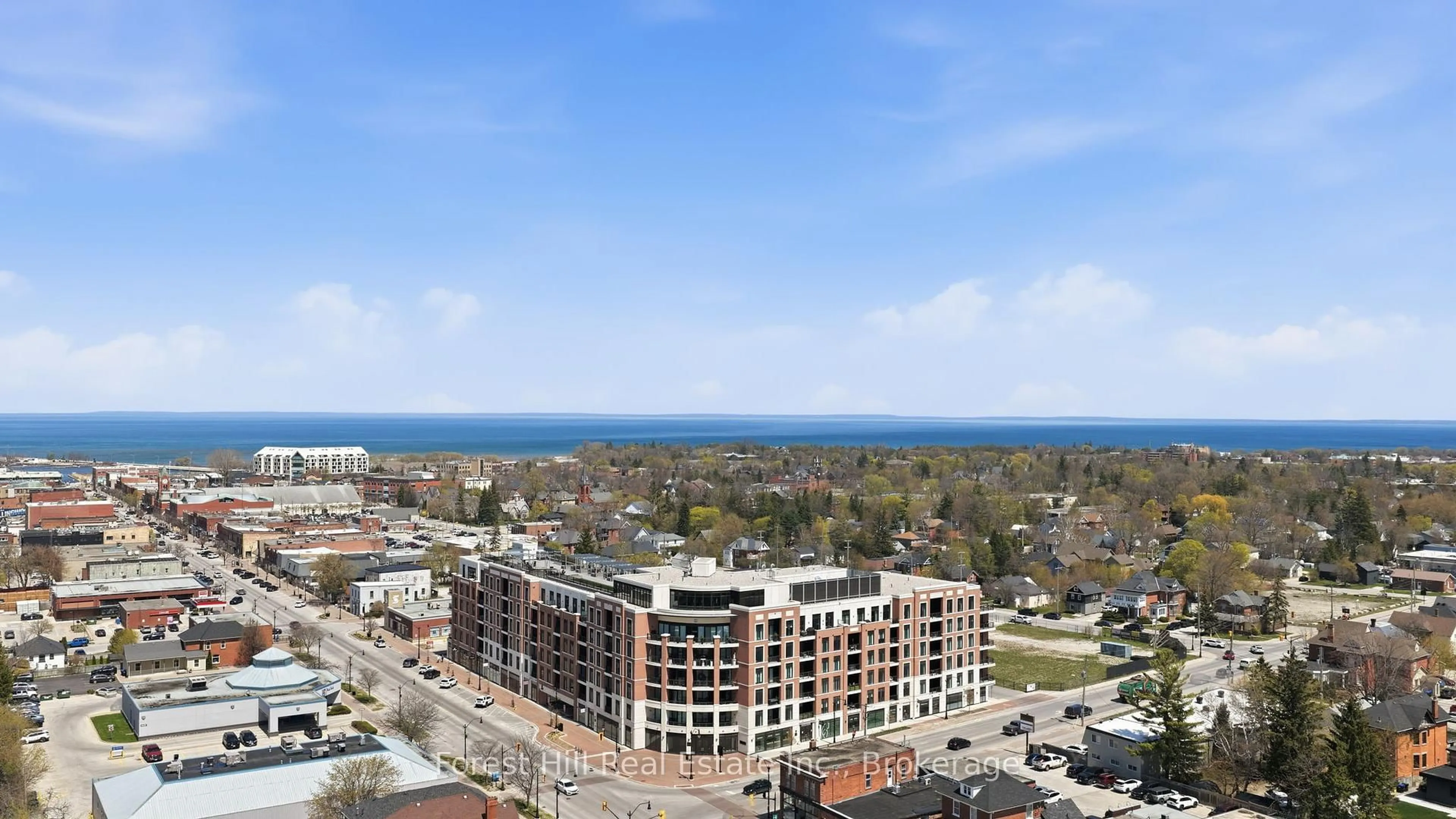 A pic from outside/outdoor area/front of a property/back of a property/a pic from drone, city buildings view from balcony for 1 Hume St #PH 601, Collingwood Ontario L9Y 0X3