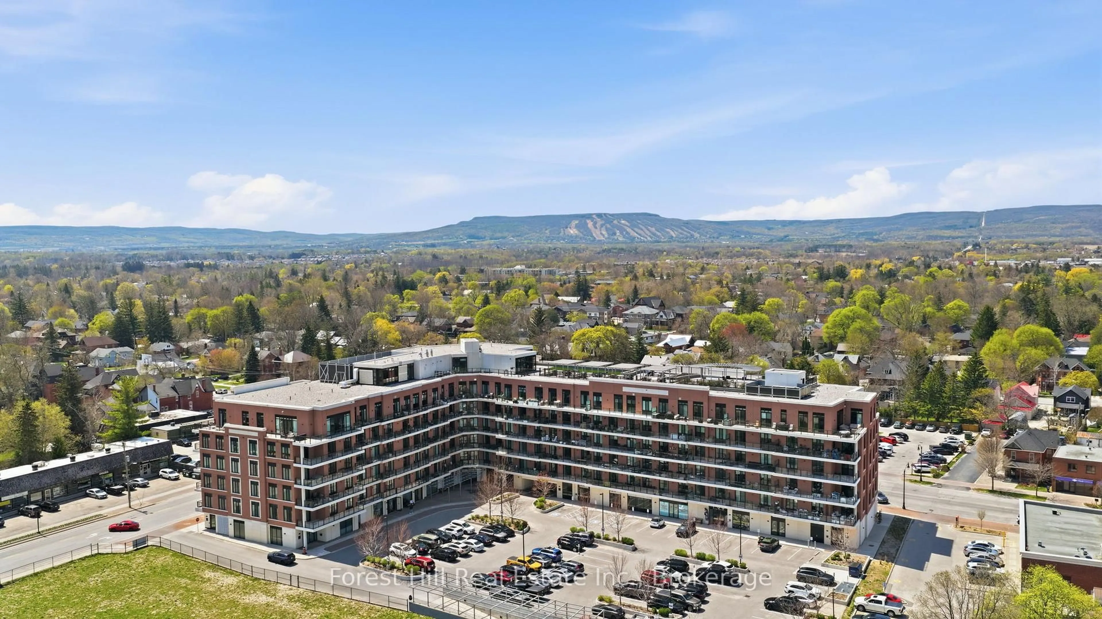 A pic from outside/outdoor area/front of a property/back of a property/a pic from drone, mountain view for 1 Hume St #PH 601, Collingwood Ontario L9Y 0X3