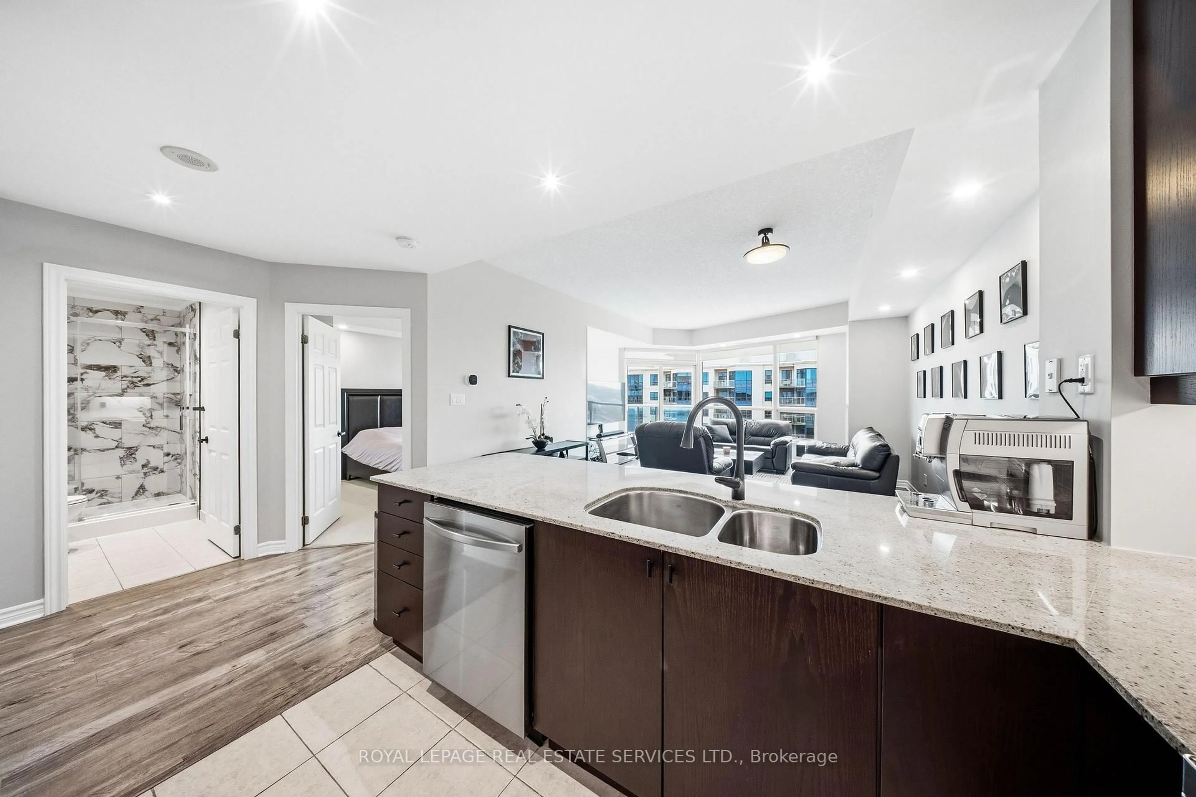 Open concept kitchen, ceramic/tile floor for 33 Ellen St #1509, Barrie Ontario L4N 6E9