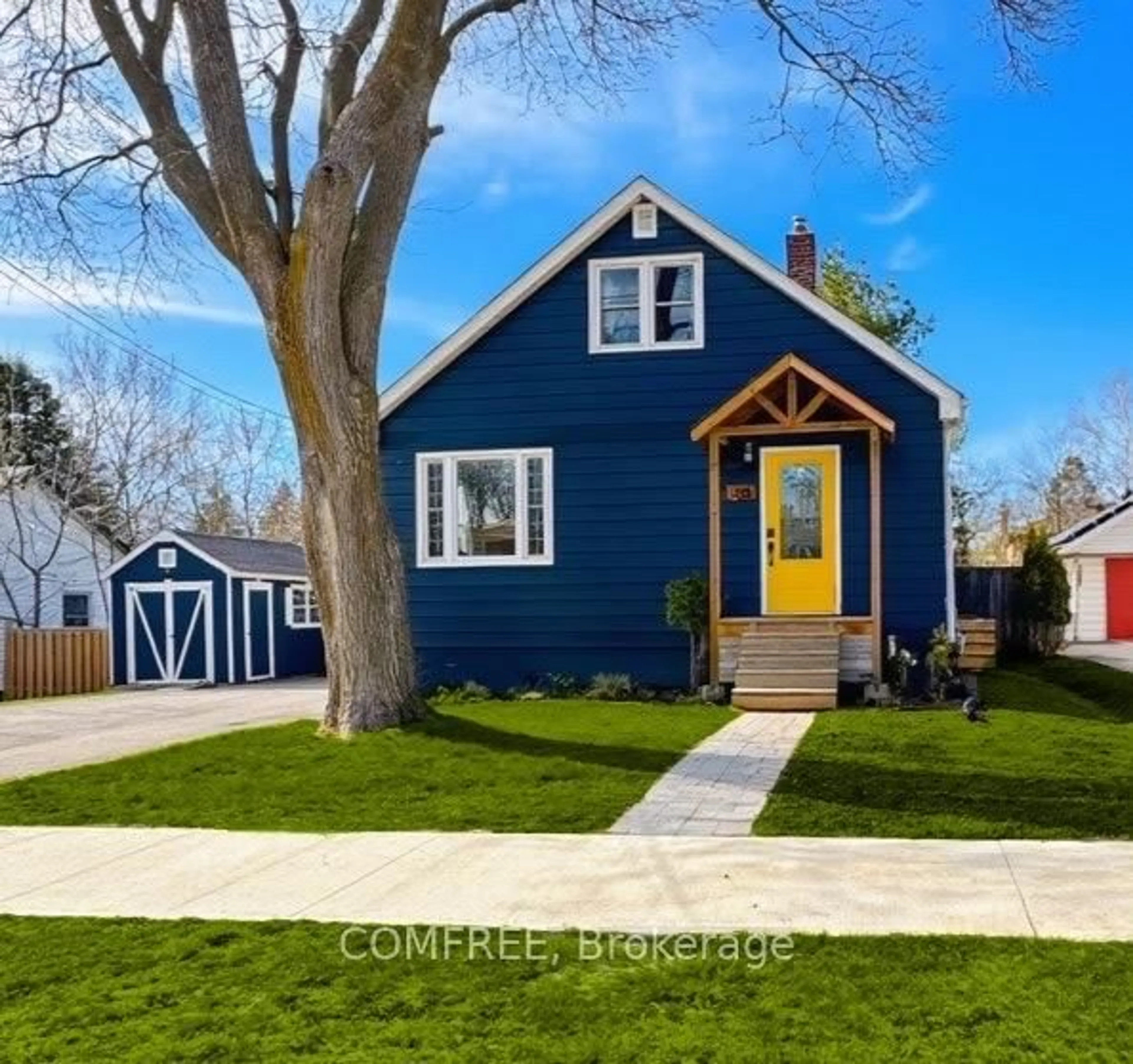 Home with vinyl exterior material, street for 70 Gunn St, Barrie Ontario L4M 2H5