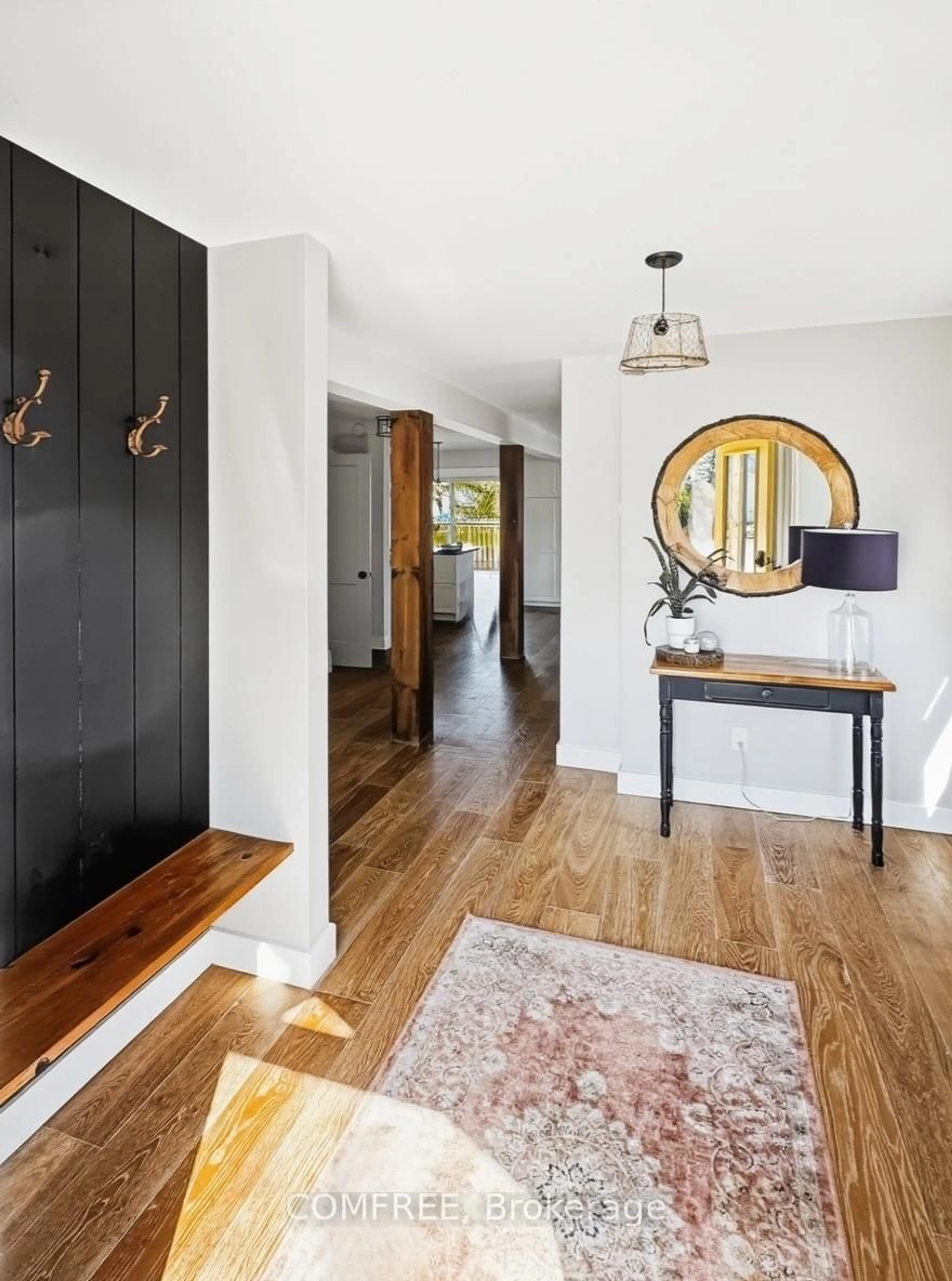 Indoor entryway for 70 Gunn St, Barrie Ontario L4M 2H5
