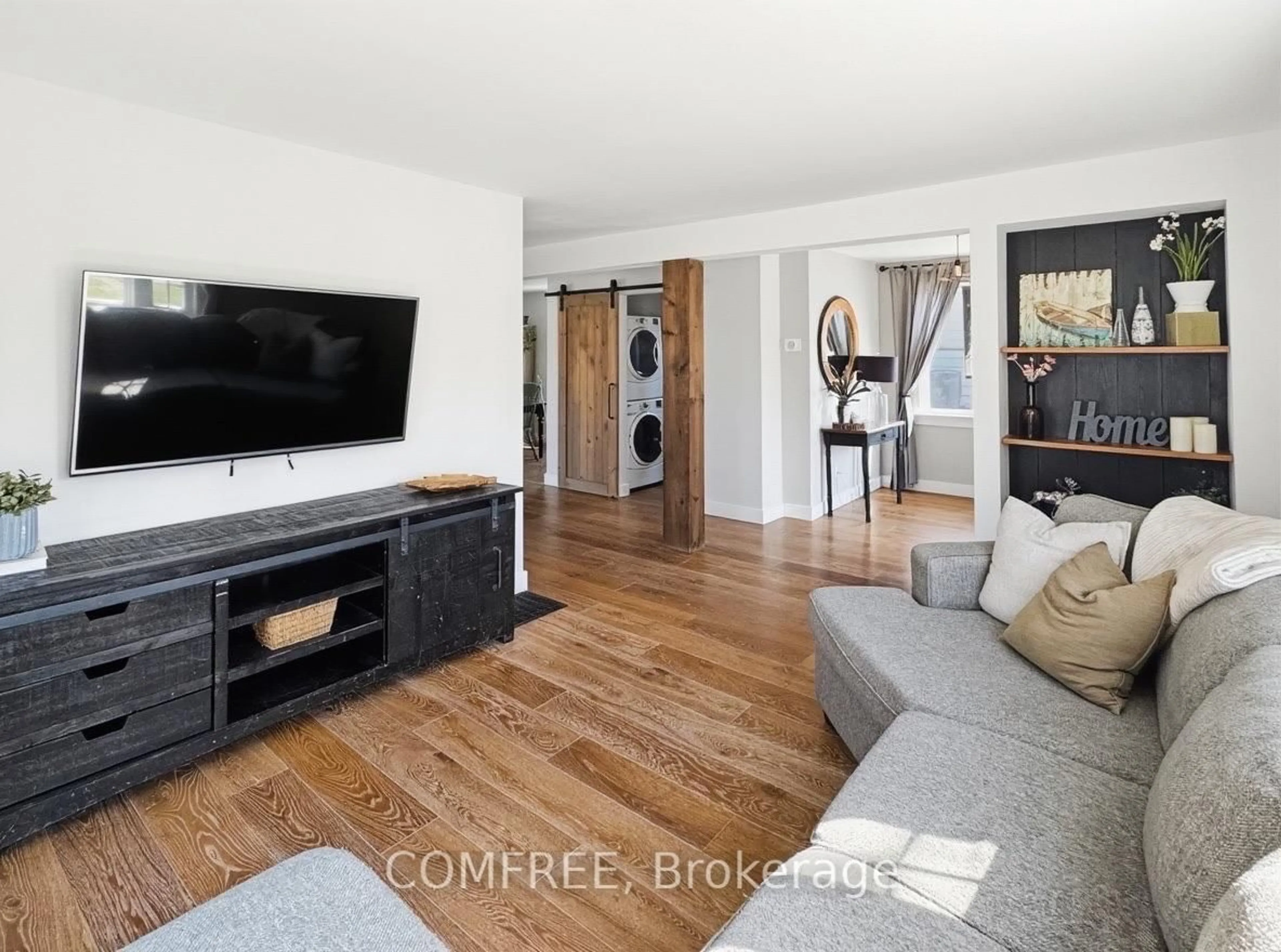 Living room with furniture, wood/laminate floor for 70 Gunn St, Barrie Ontario L4M 2H5