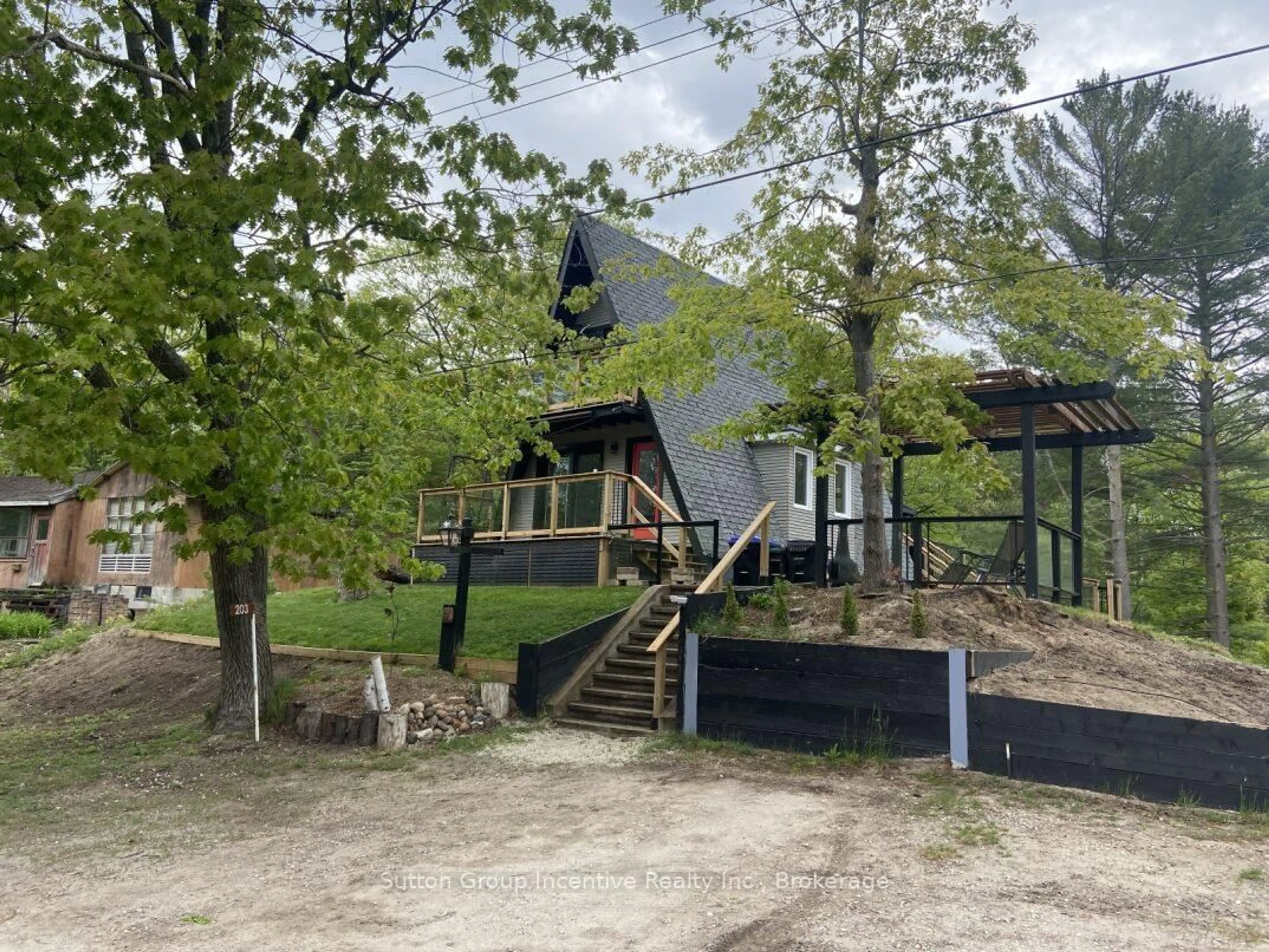 A pic from outside/outdoor area/front of a property/back of a property/a pic from drone, unknown for 203 Park Rd, Tiny Ontario L0L 1P1
