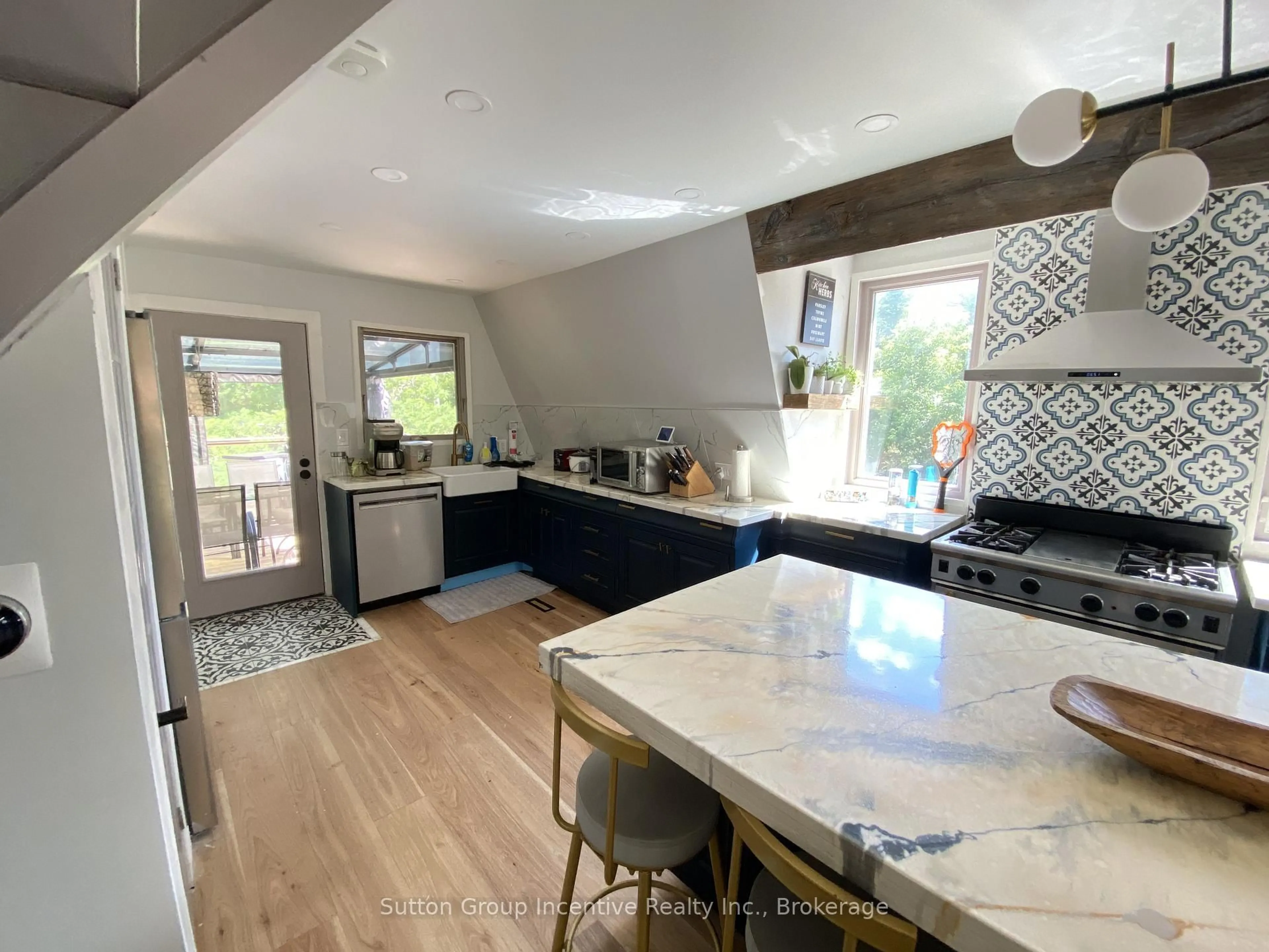 Open concept kitchen, unknown for 203 Park Rd, Tiny Ontario L0L 1P1