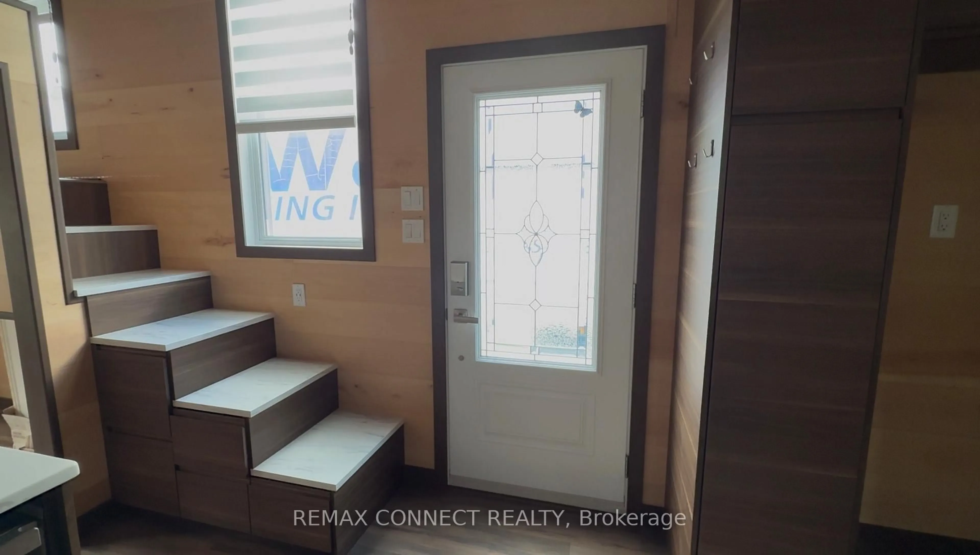 Indoor entryway for 4750 Side Road 5 #(1), Ramara Ontario L3V 0T2