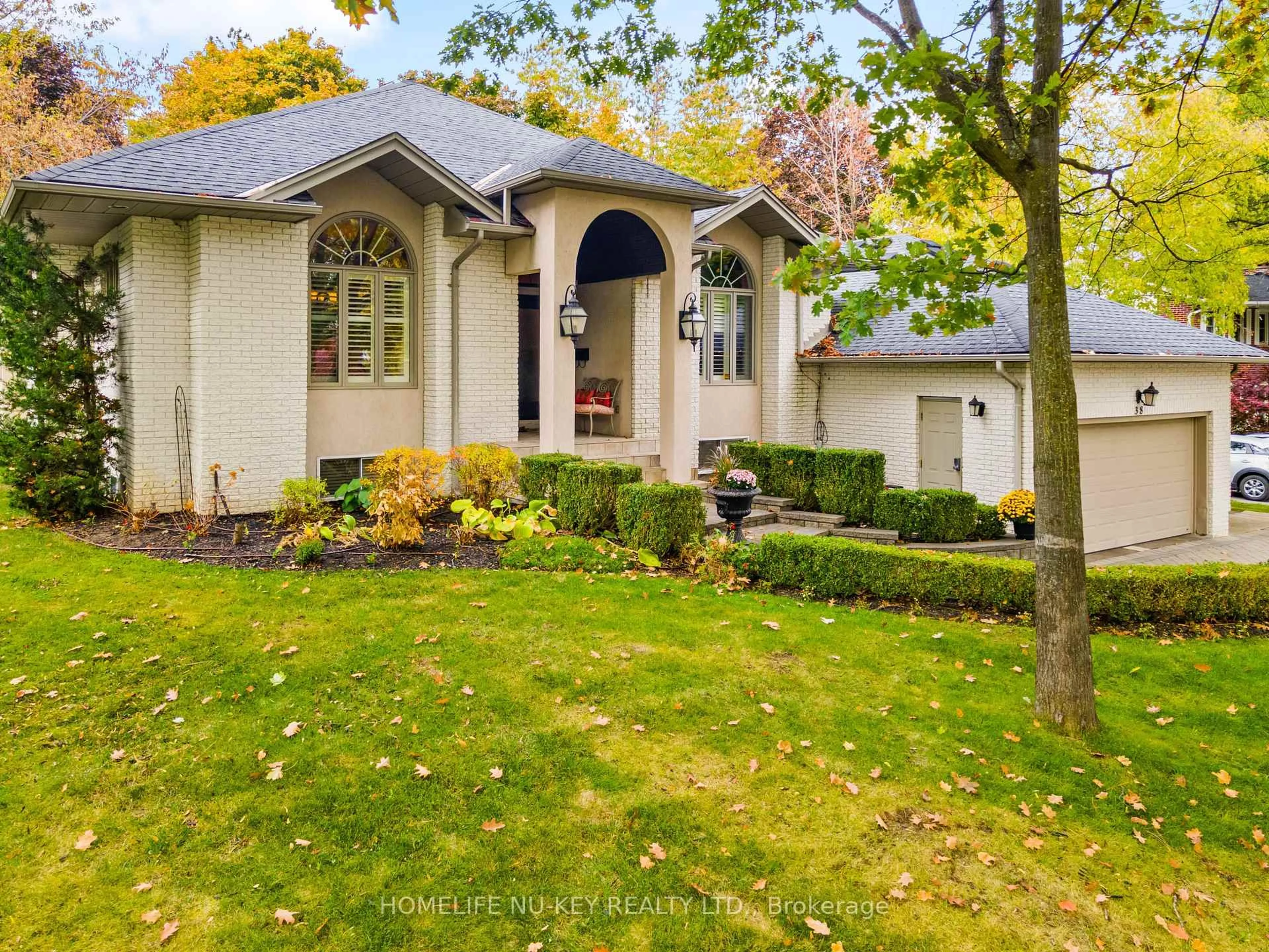 Home with brick exterior material, street for 38 CASTLE Dr, Barrie Ontario L4N 1R1