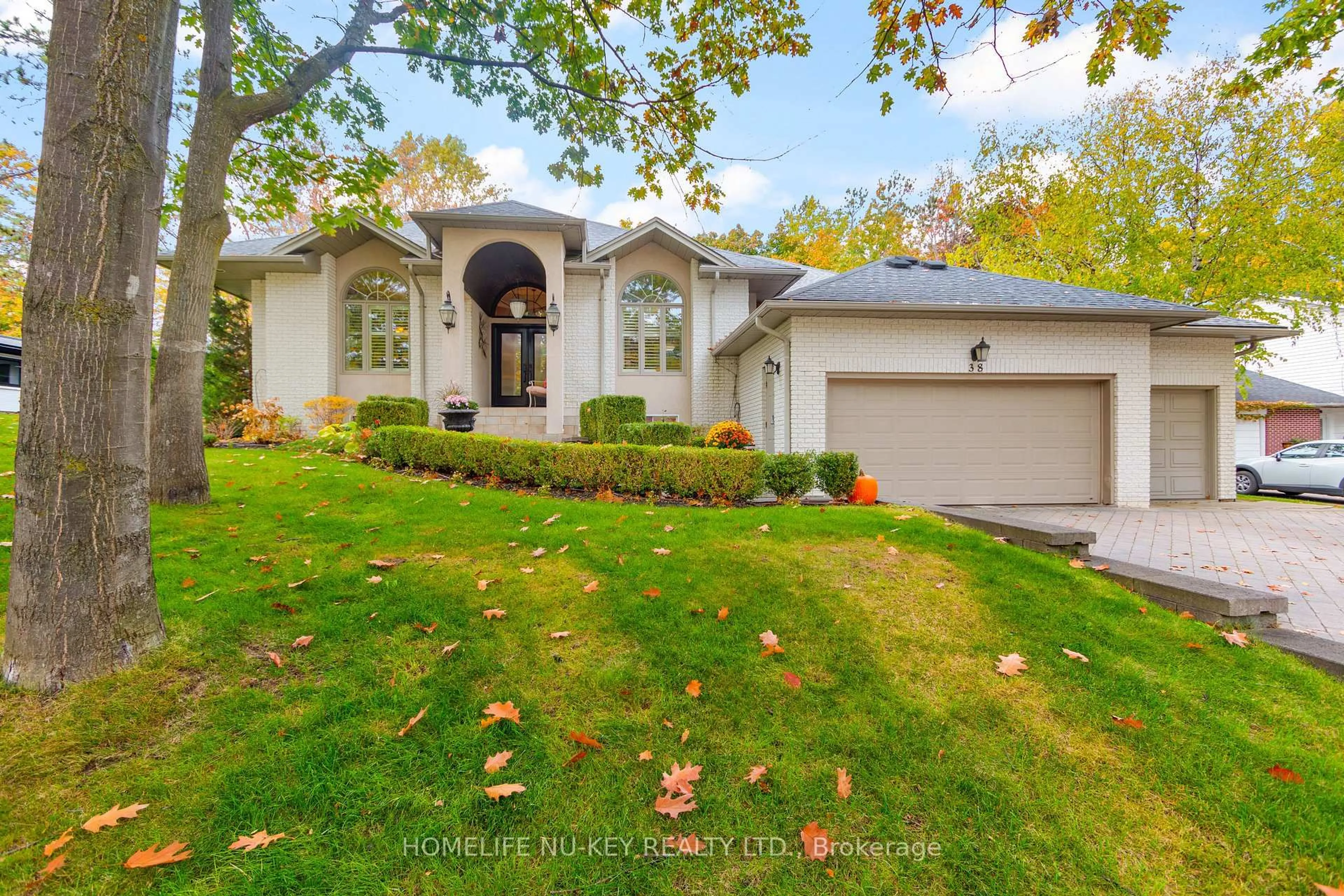Home with brick exterior material, unknown for 38 CASTLE Dr, Barrie Ontario L4N 1R1