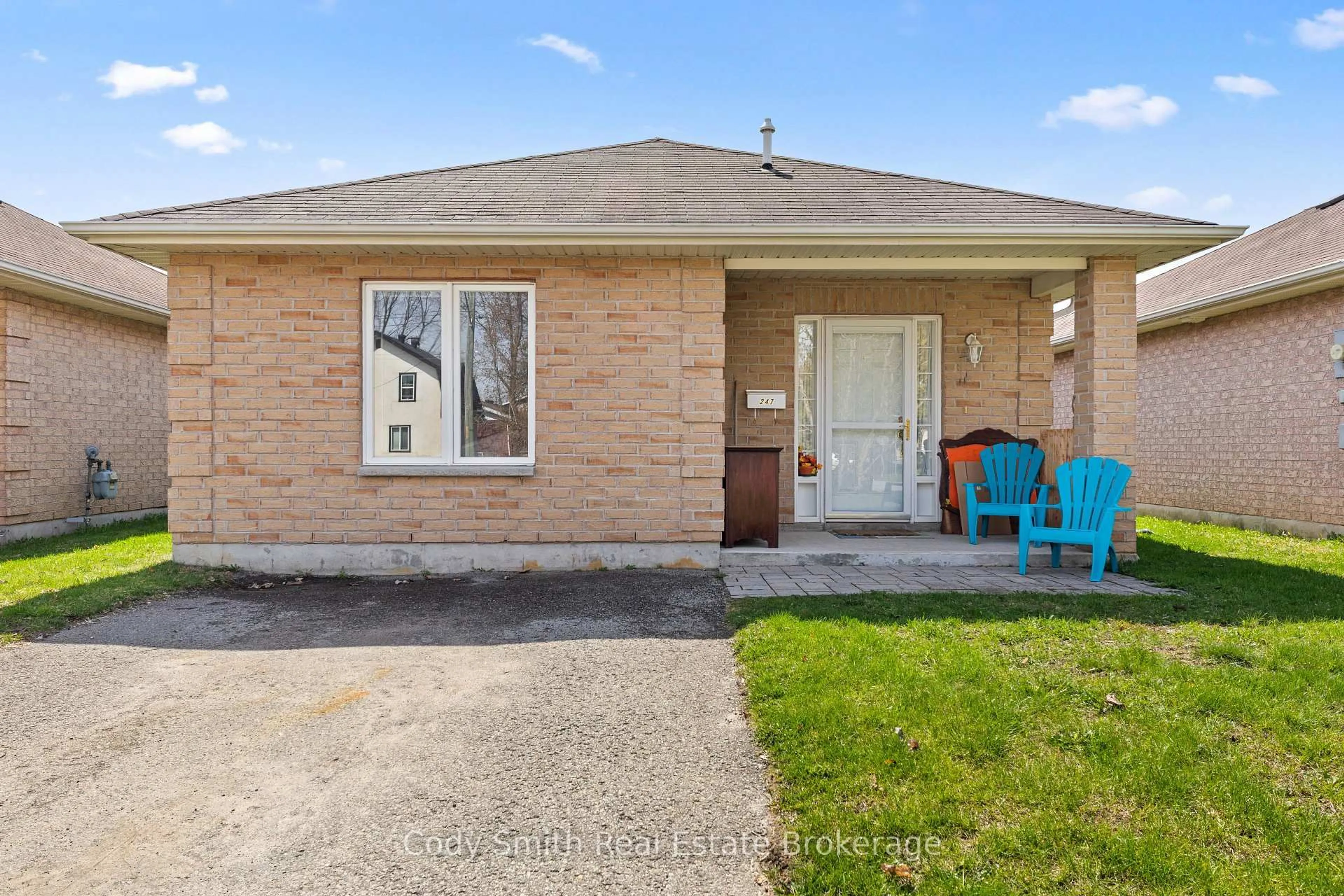 Home with brick exterior material, street for 247 Yonge St, Midland Ontario L4R 2B1