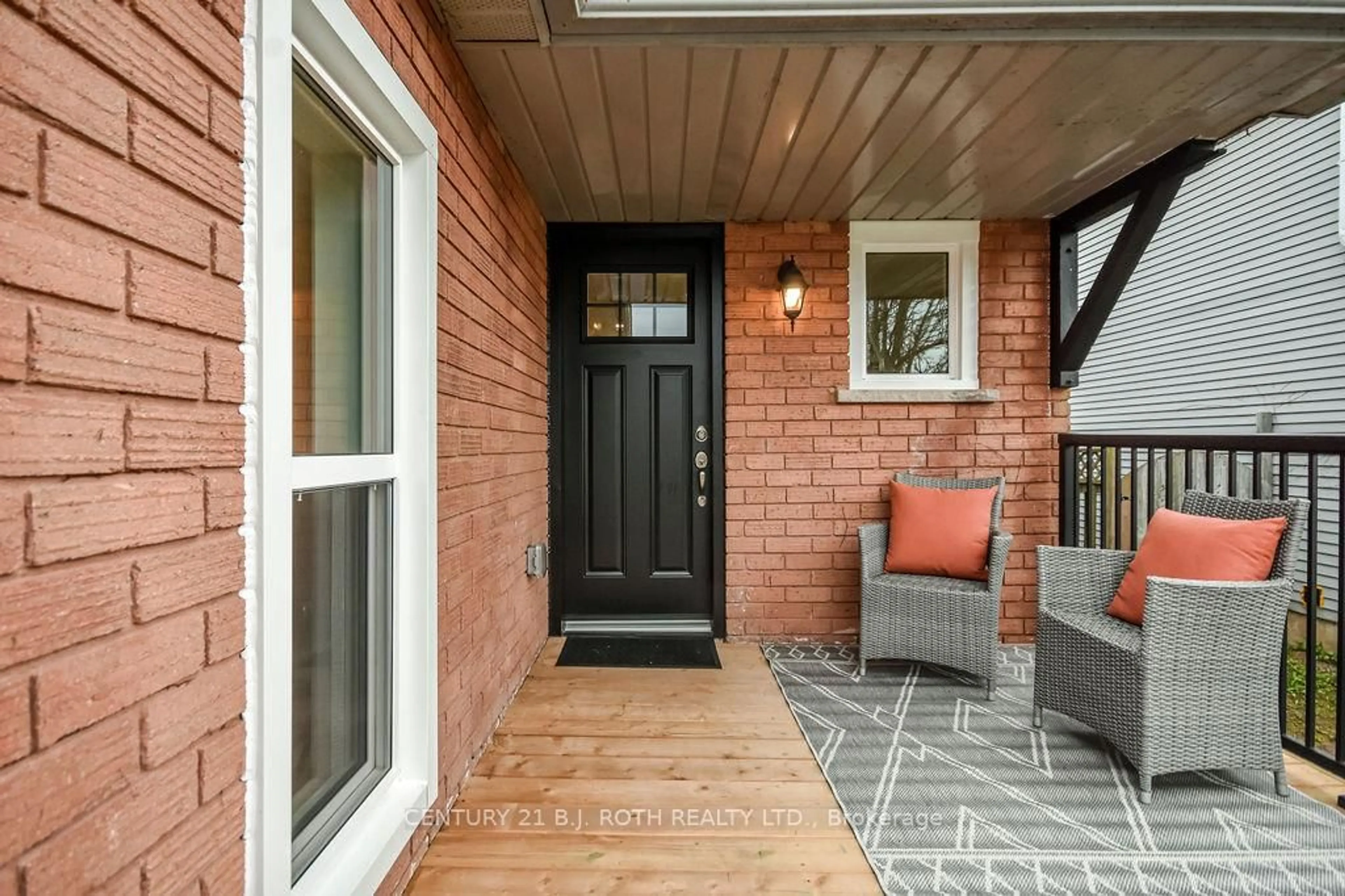 Indoor entryway for 20 Hadden Cres, Barrie Ontario L4M 6G6