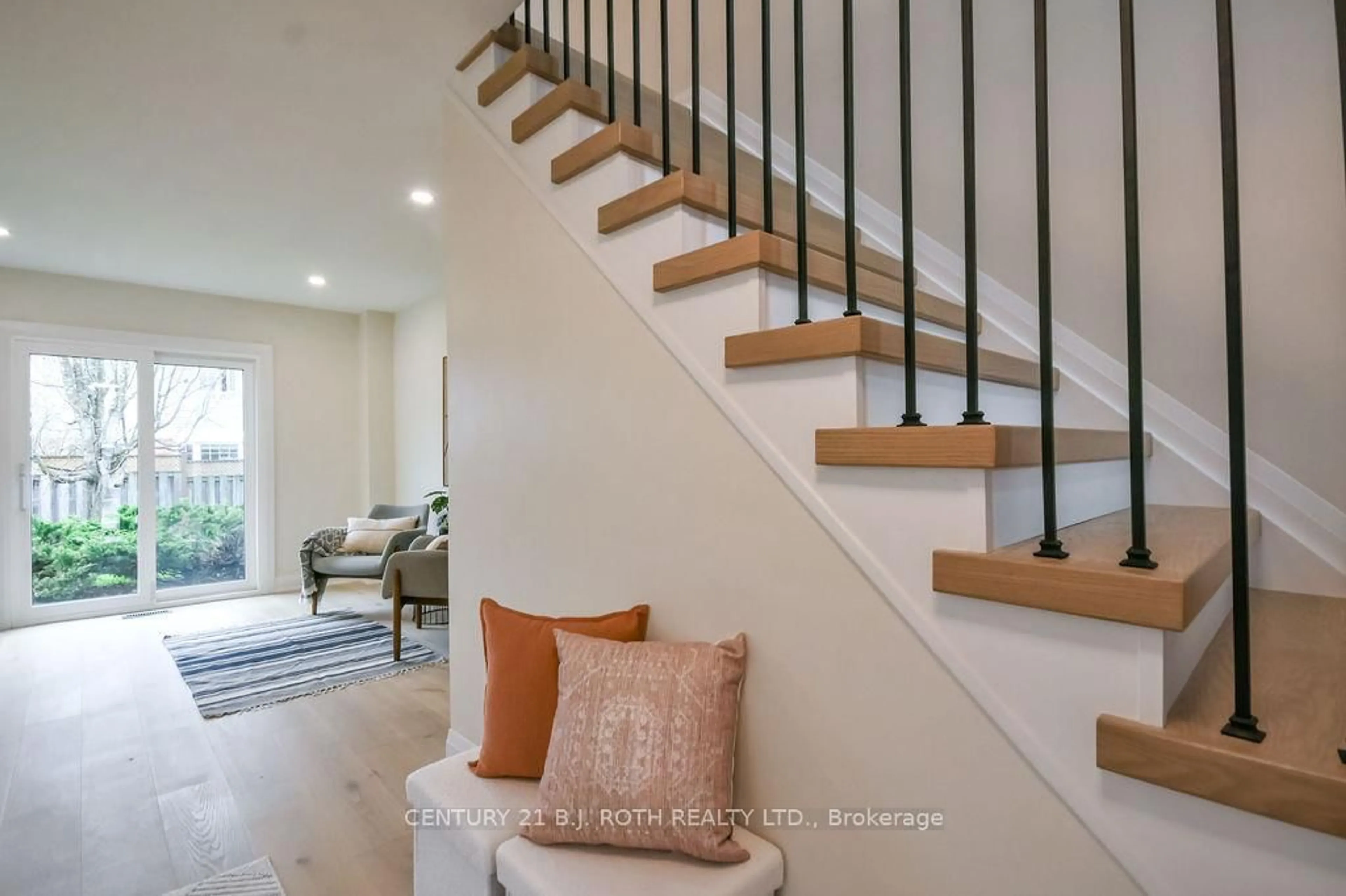 Stairs for 20 Hadden Cres, Barrie Ontario L4M 6G6