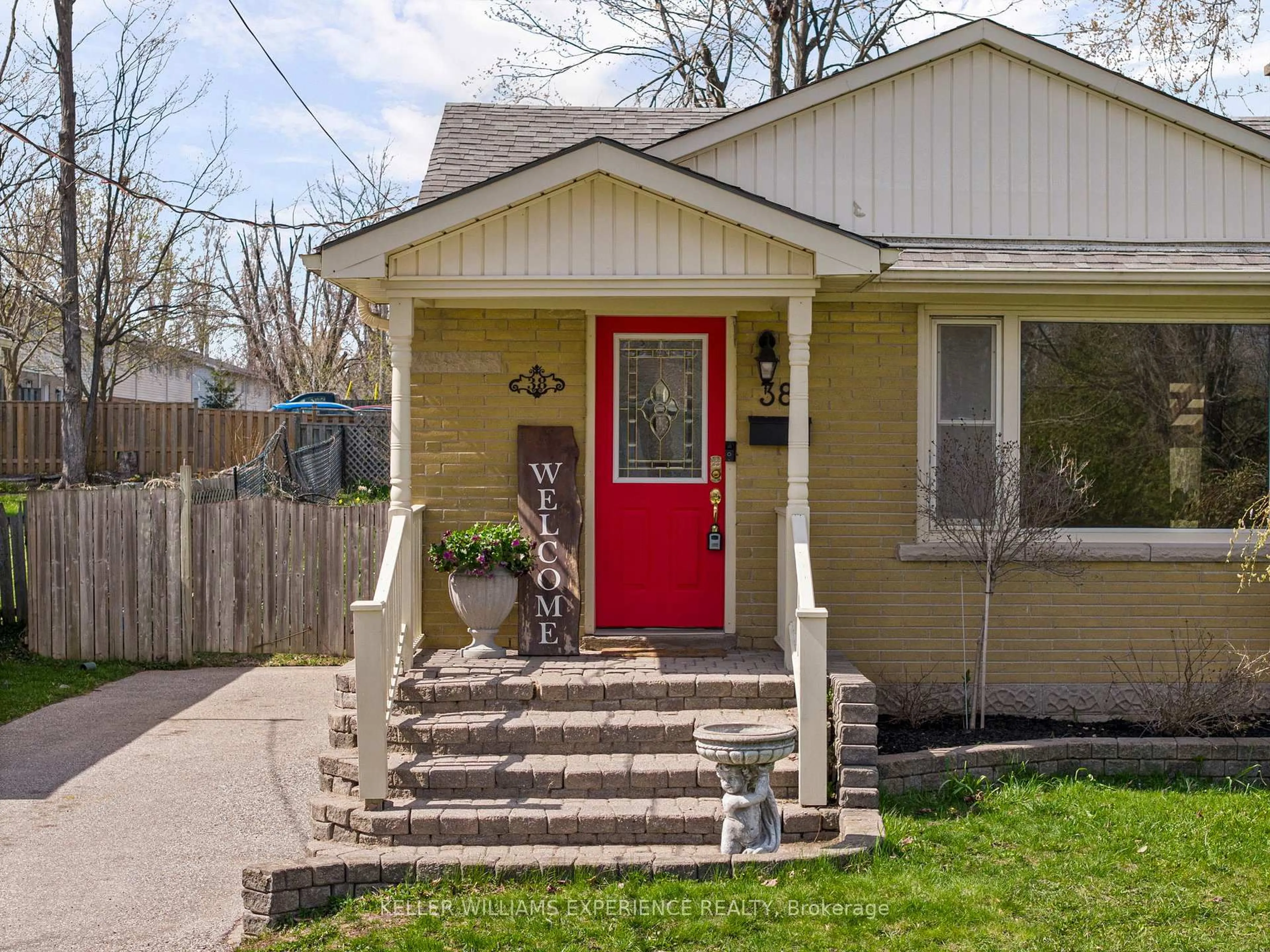 Unknown for 38 North St, Orillia Ontario L3V 3S5