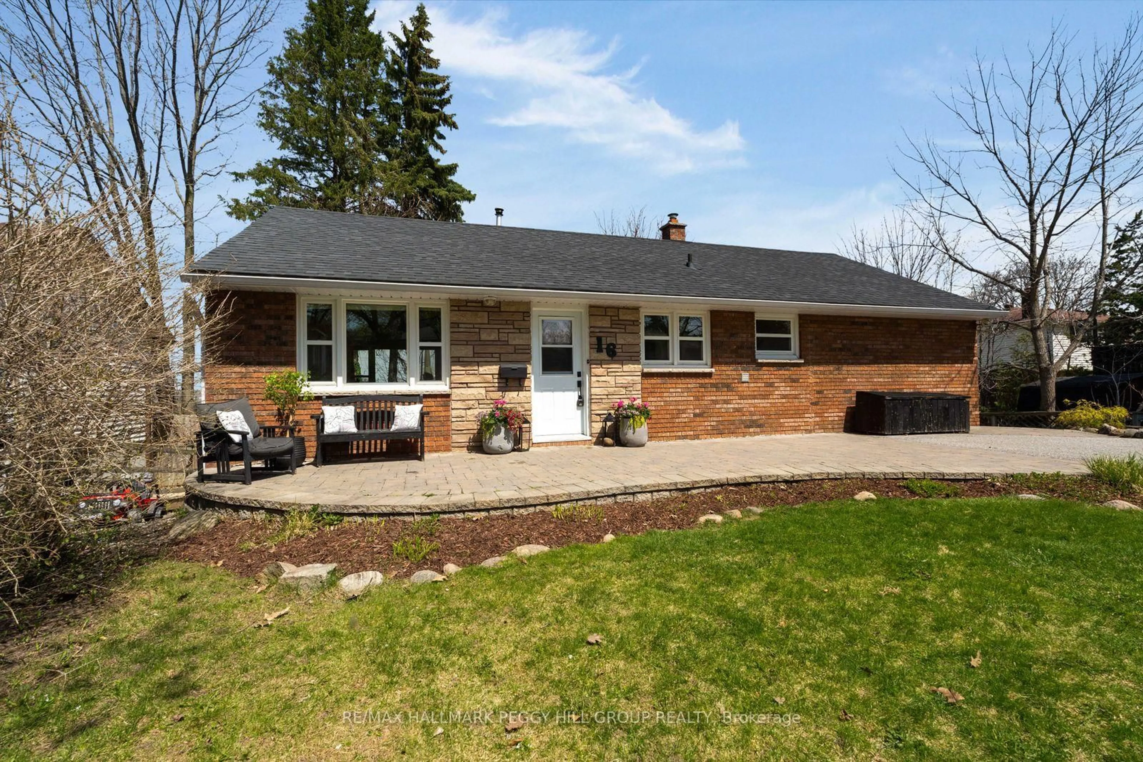 Home with brick exterior material, street for 16 Murray St, Barrie Ontario L4N 2X2