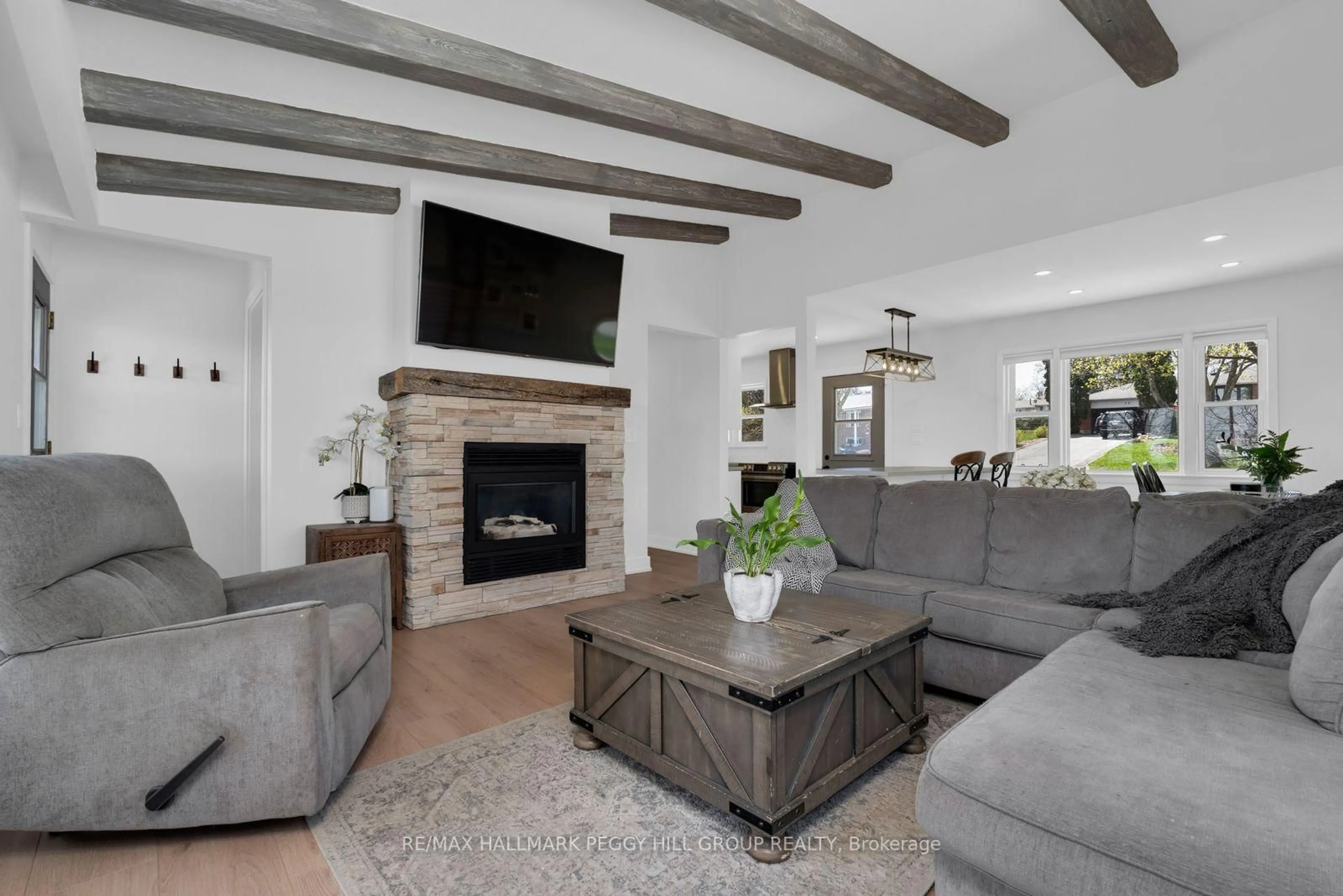 Living room with furniture, unknown for 16 Murray St, Barrie Ontario L4N 2X2