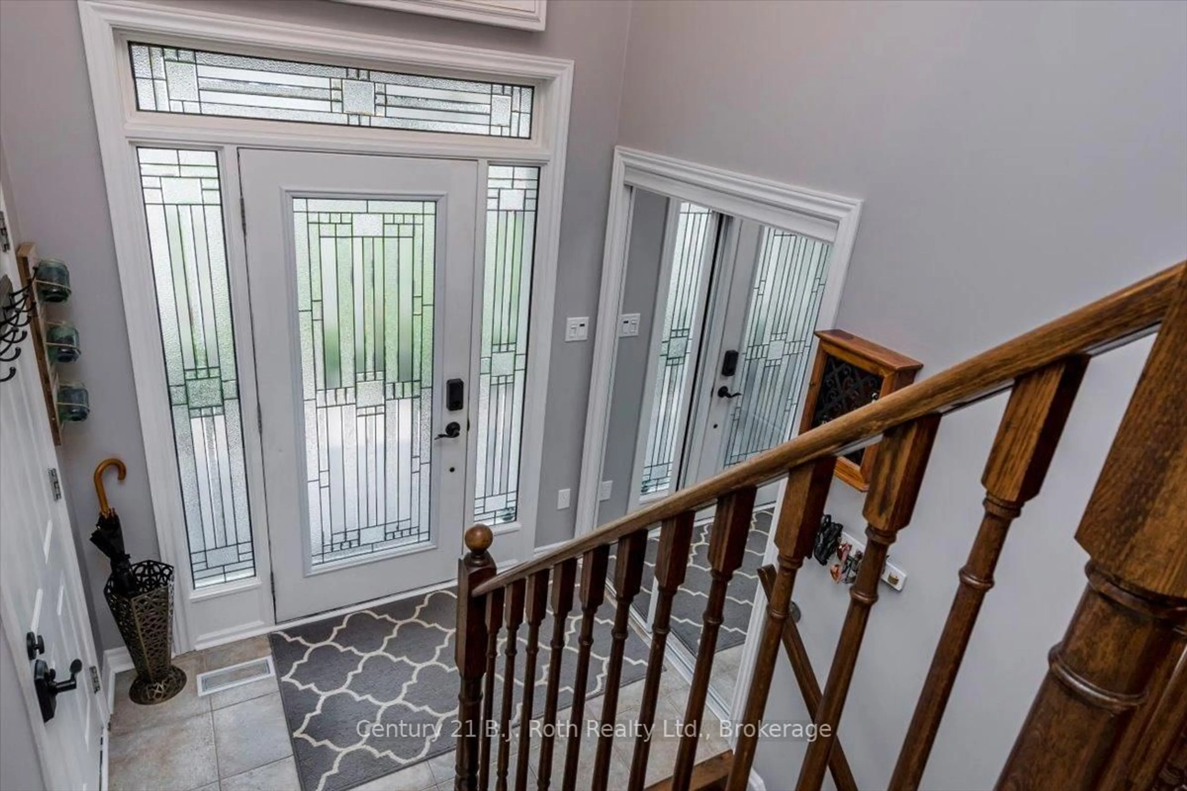 Indoor entryway for 40 Grand Poplar Lane, Wasaga Beach Ontario L9Z 0E2