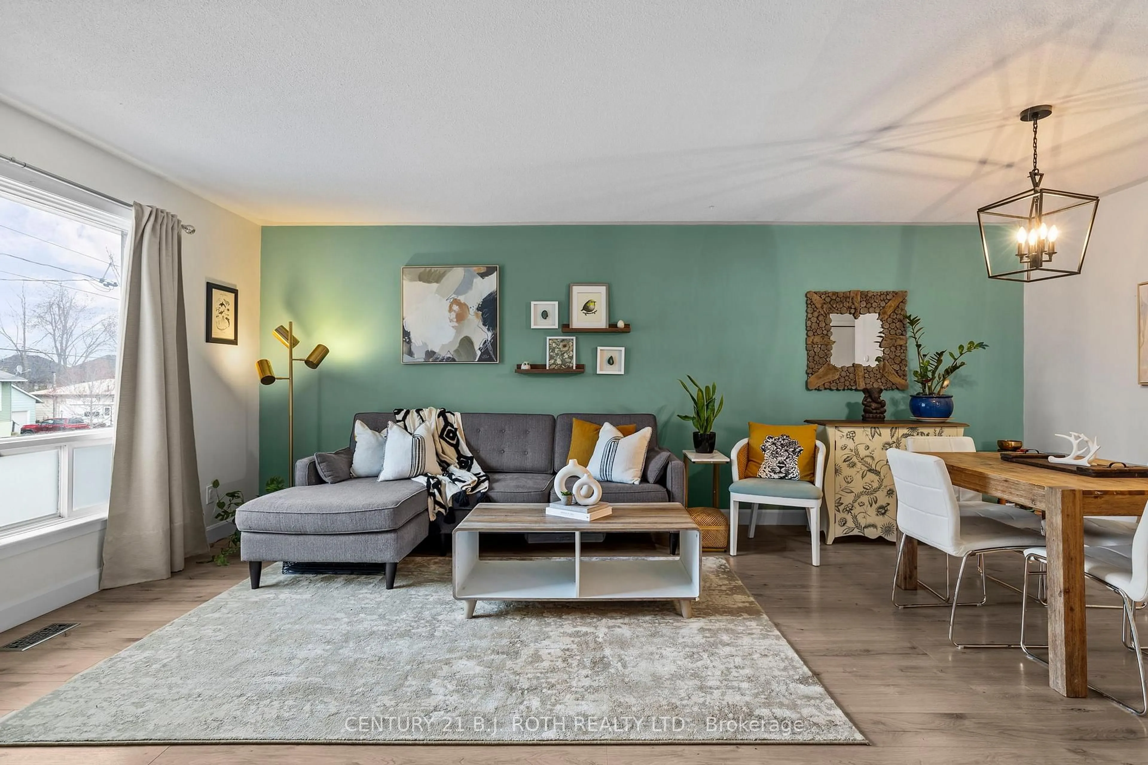 Living room with furniture, unknown for 197 Westmount Dr, Orillia Ontario L3V 6E5