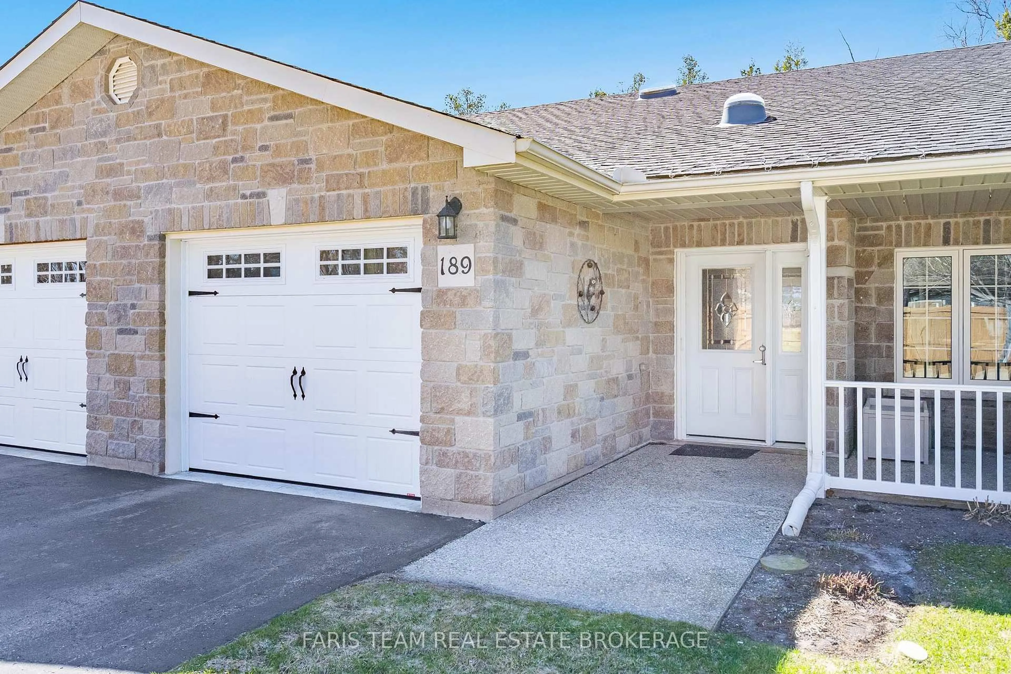 Home with brick exterior material, street for 189 Greenway Dr, Wasaga Beach Ontario L9Z 0E6