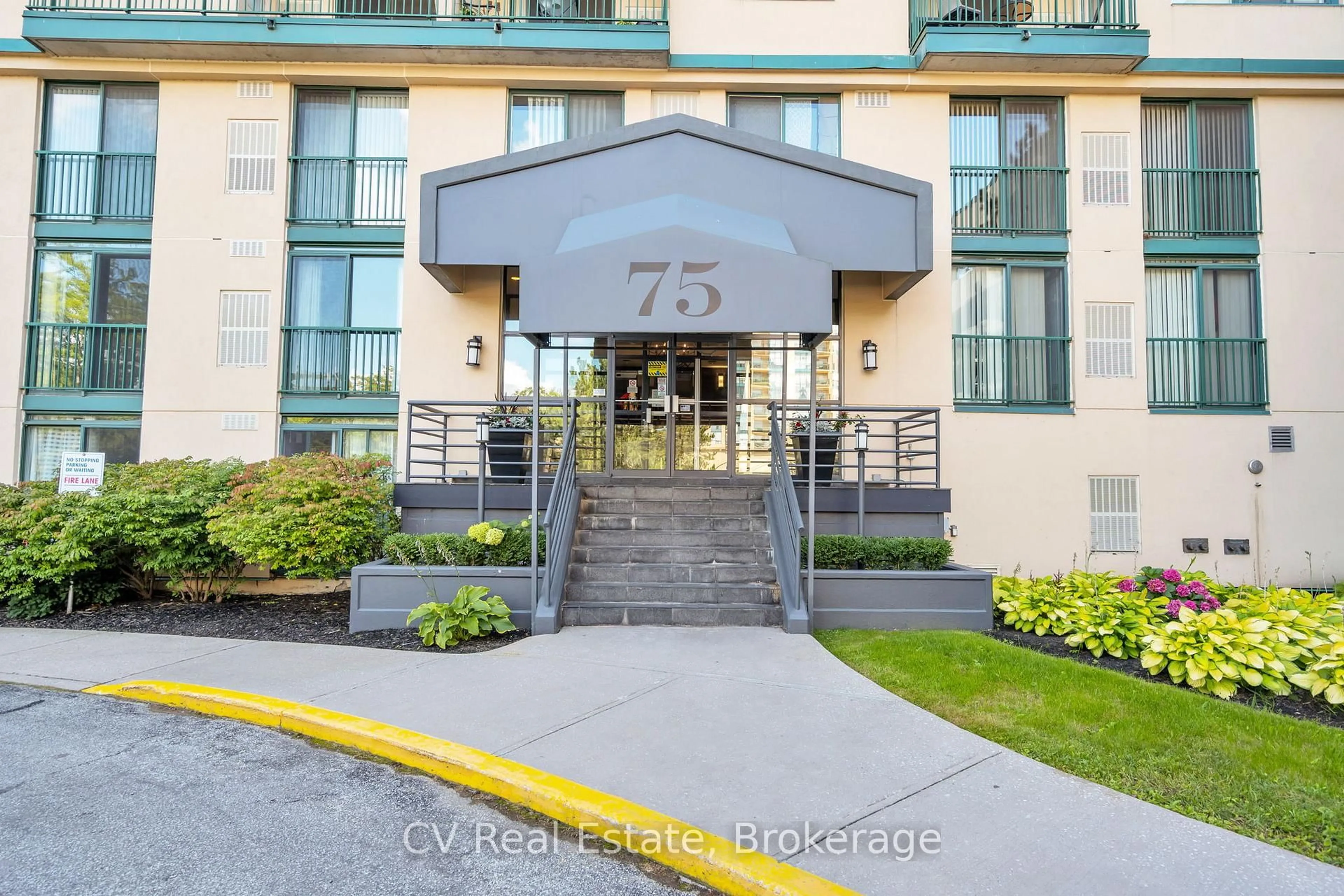 Indoor foyer for 75 Ellen St #811, Barrie Ontario L4N 7R6