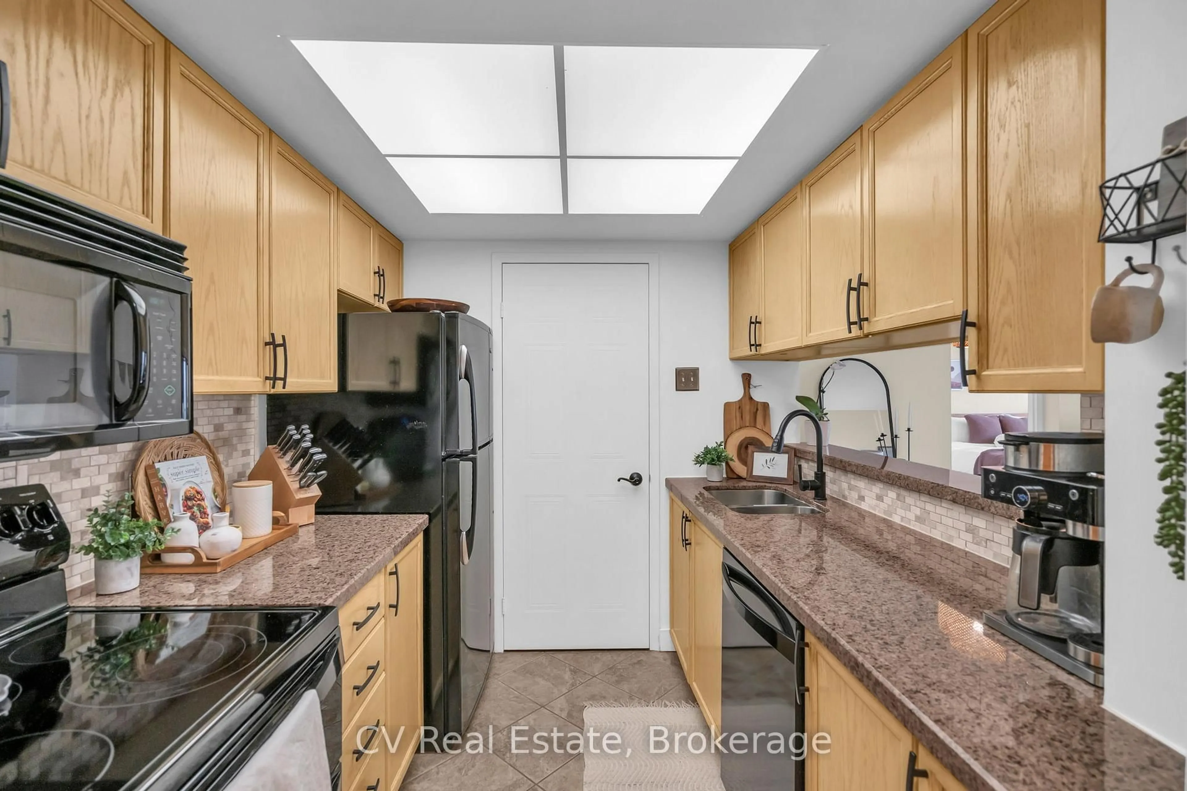 Standard kitchen, ceramic/tile floor for 75 Ellen St #811, Barrie Ontario L4N 7R6
