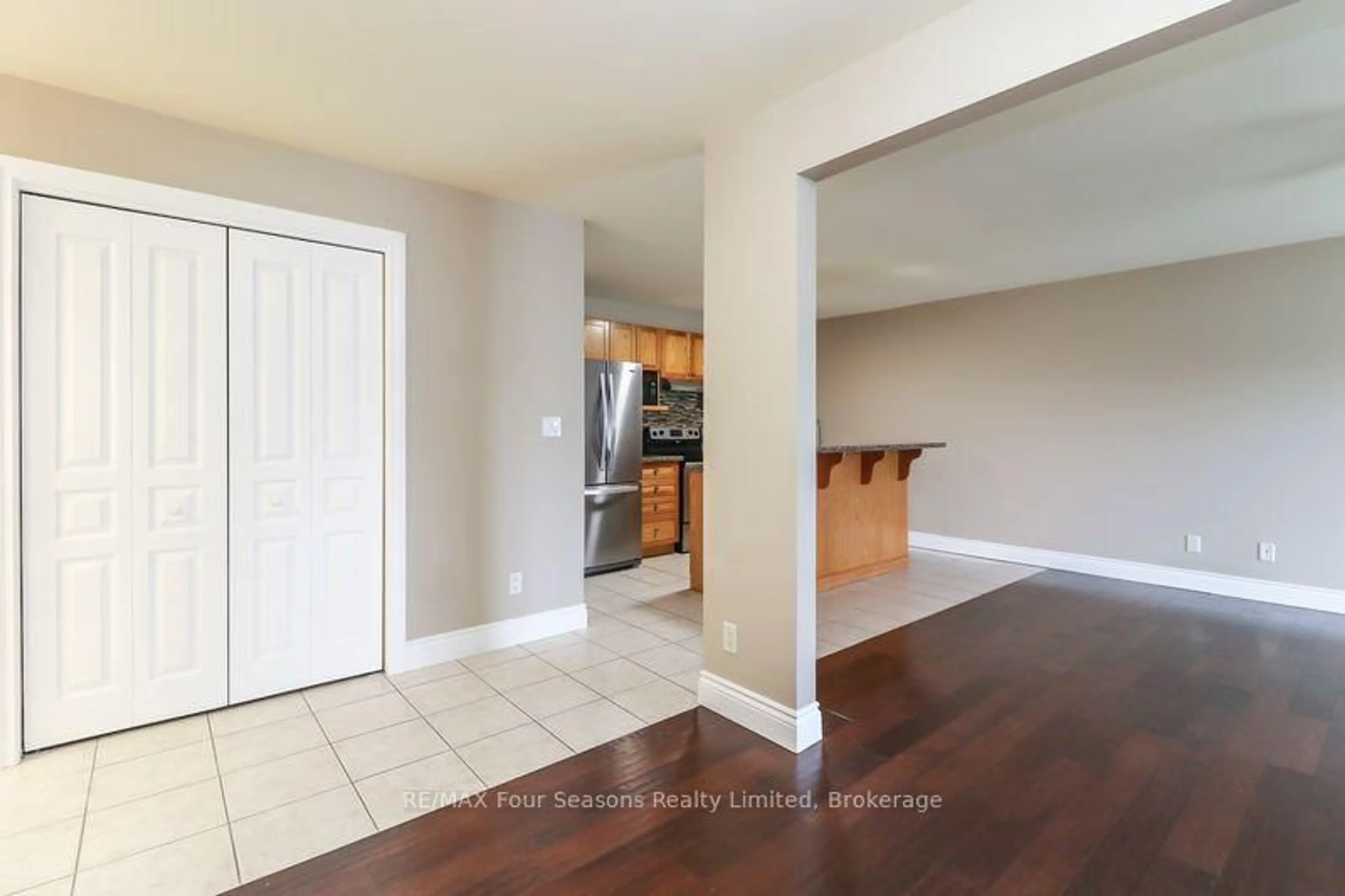 Indoor entryway for 435 Walnut St #101, Collingwood Ontario L9Y 5J9