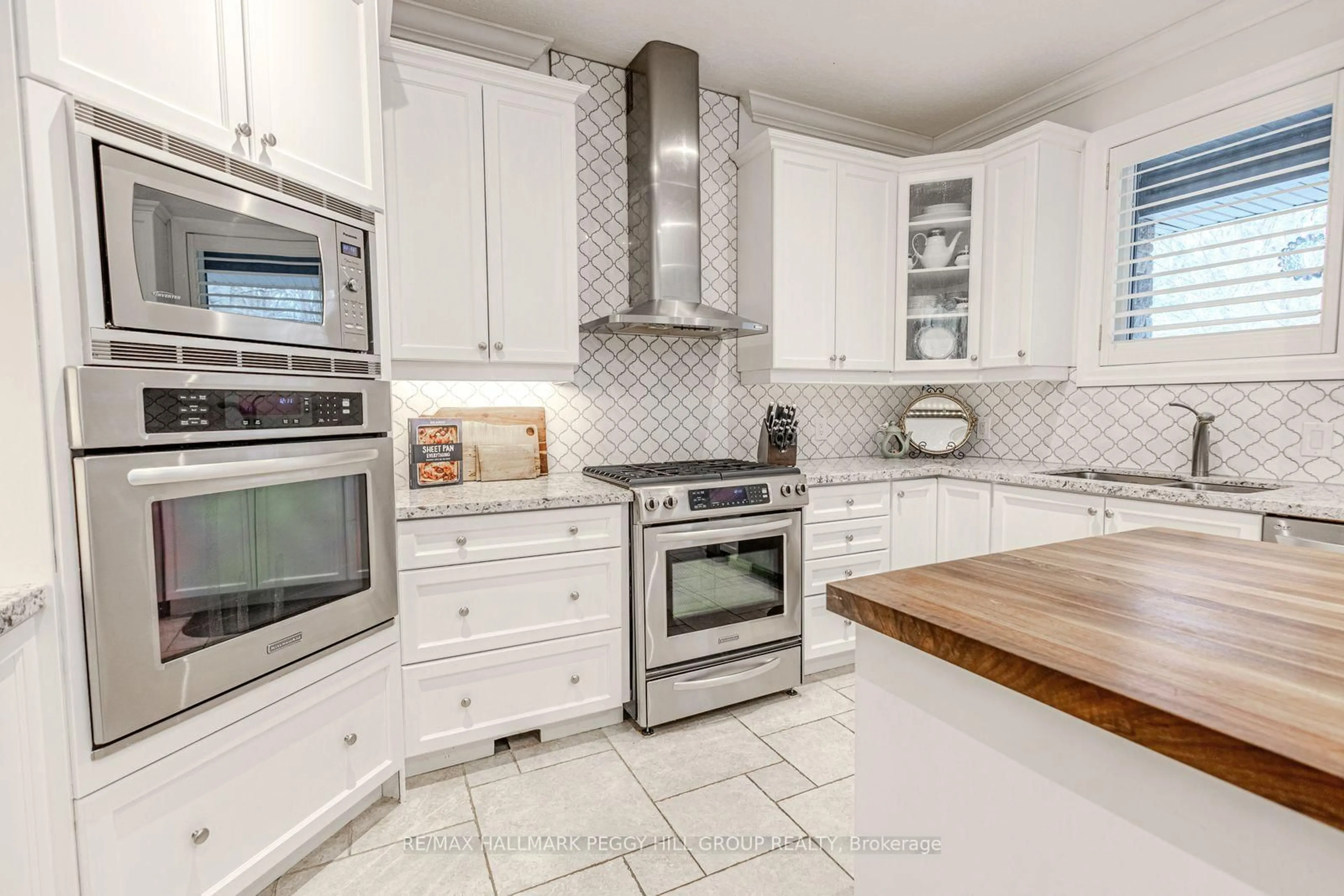 Unknown for 6 Collins Lane, Springwater Ontario L9X 0H4
