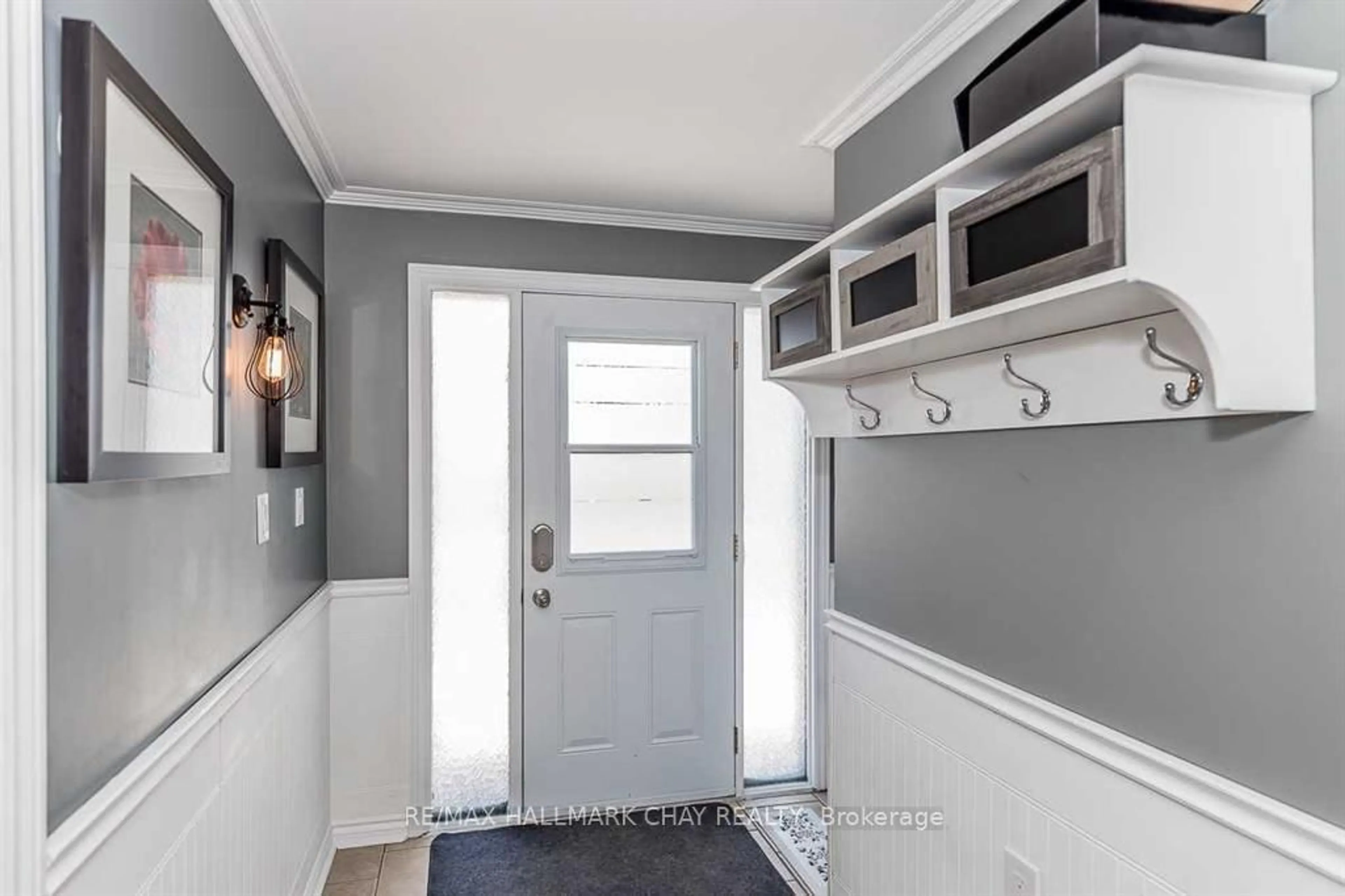 Indoor entryway for 10 Finlay Mill Rd, Springwater Ontario L0L 1X0
