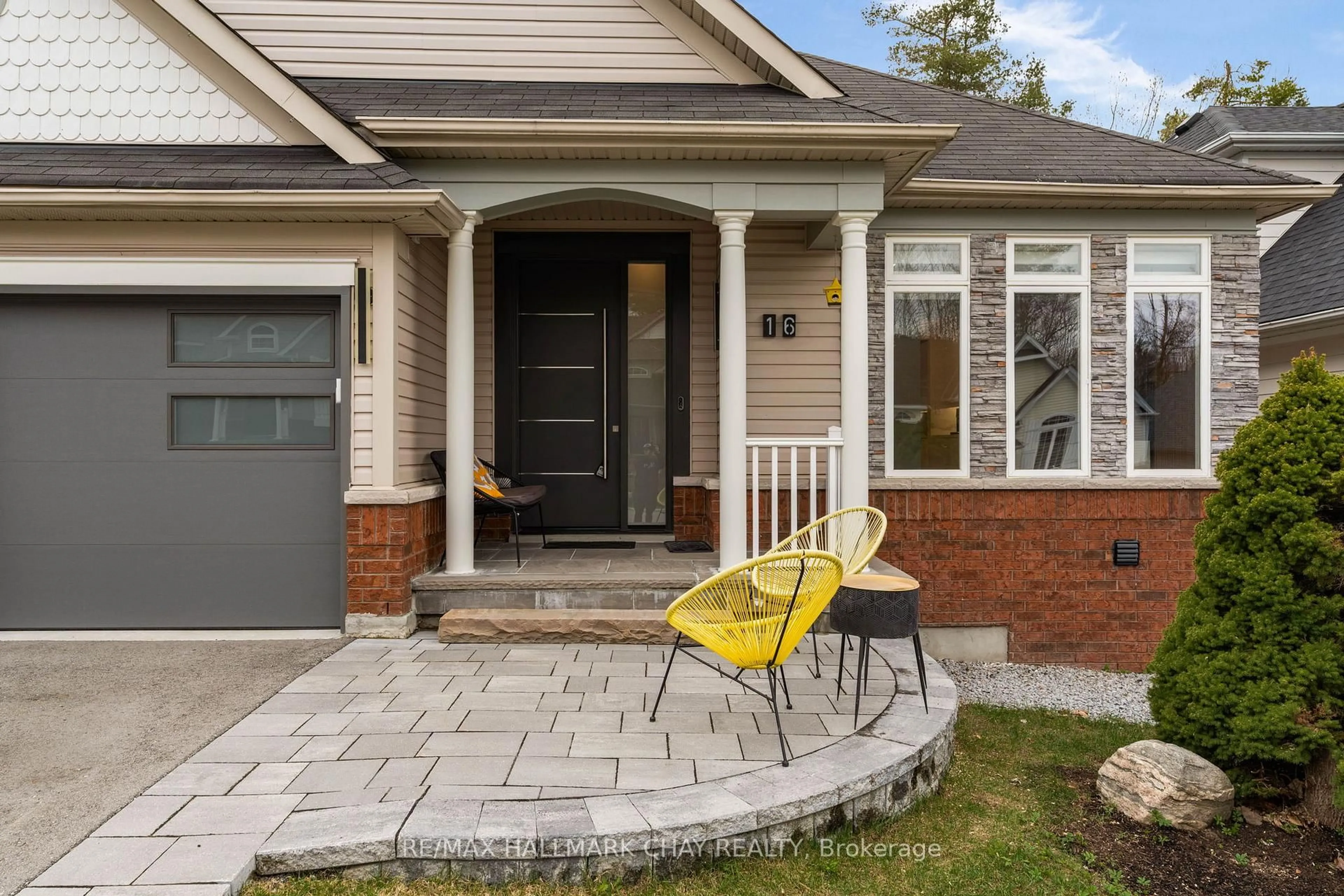 Home with brick exterior material, street for 16 Oakmont Ave, Oro-Medonte Ontario L0L 2L0
