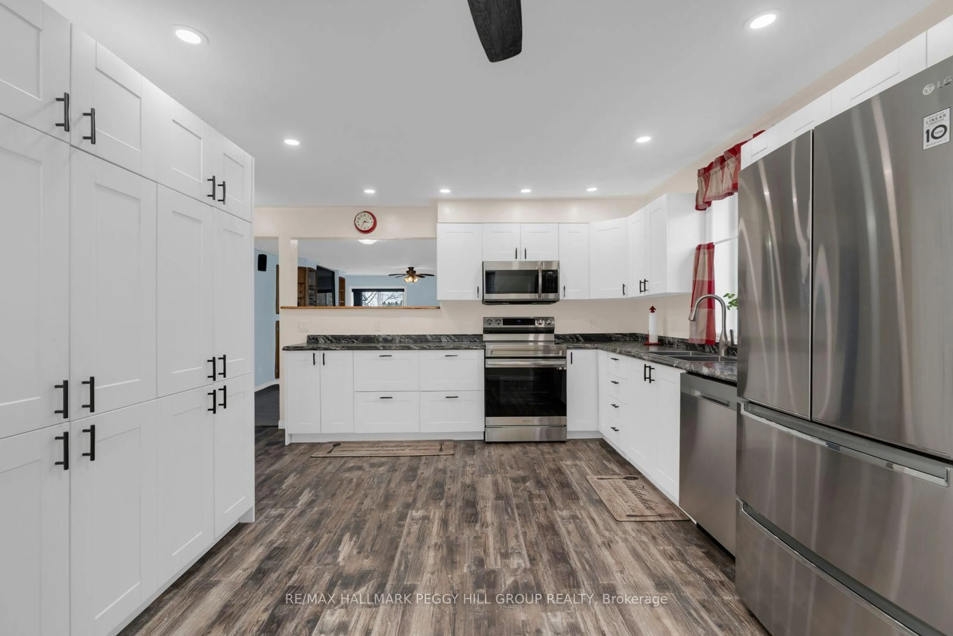 Open concept kitchen, ceramic/tile floor for 6461 4 Line, Oro-Medonte Ontario L4R 4K3