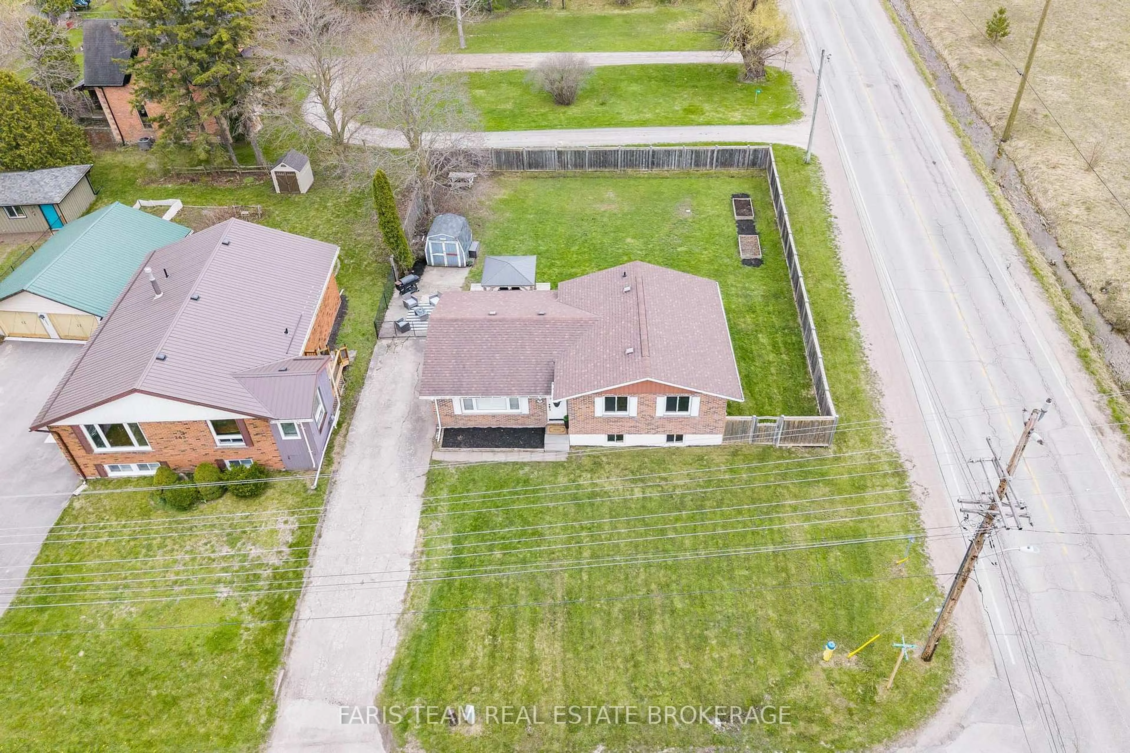A pic from outside/outdoor area/front of a property/back of a property/a pic from drone, street for 201 Christopher St, Clearview Ontario L0M 1S0