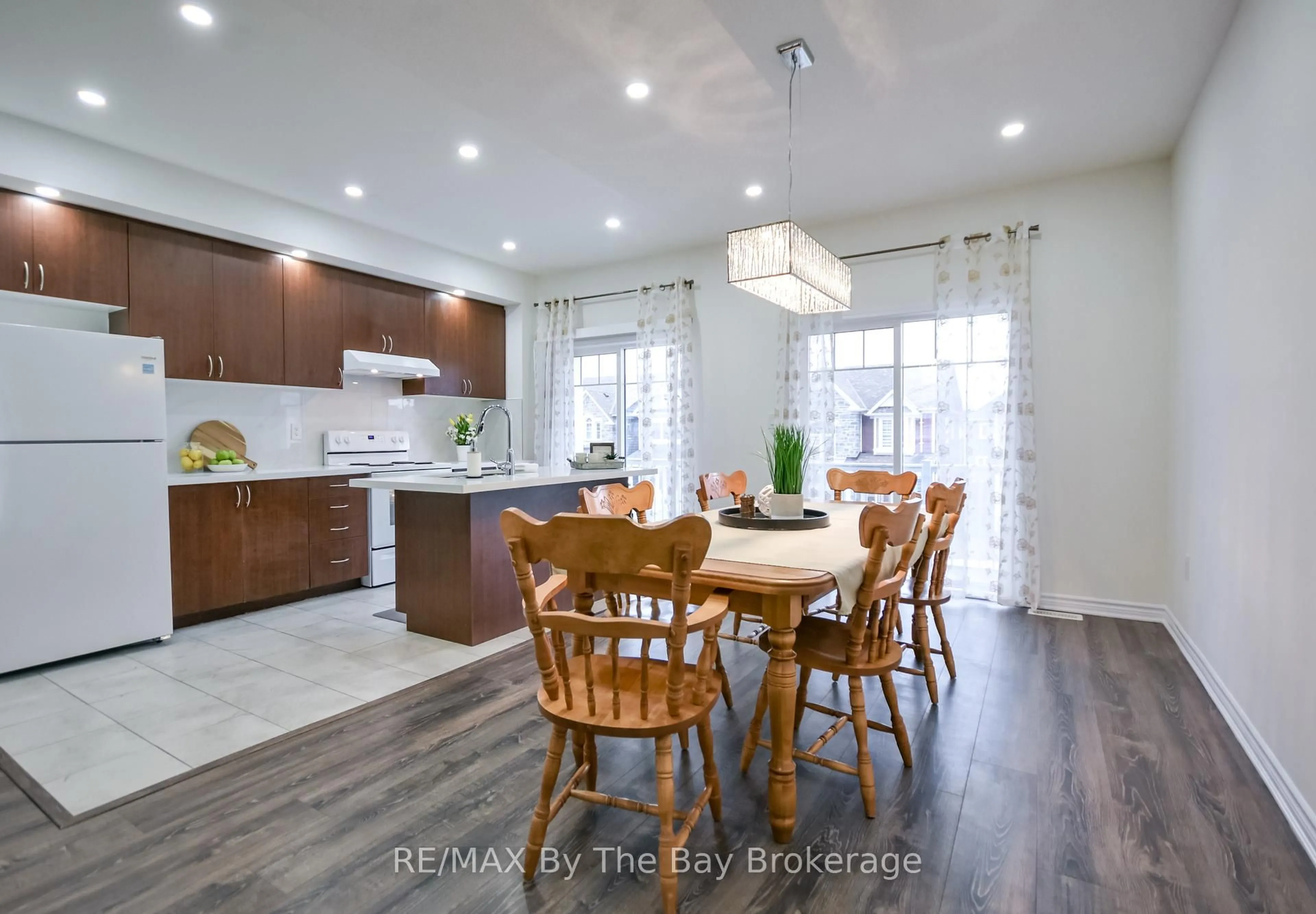 Open concept kitchen, unknown for 15 Dunes Dr, Wasaga Beach Ontario L9Z 0J1
