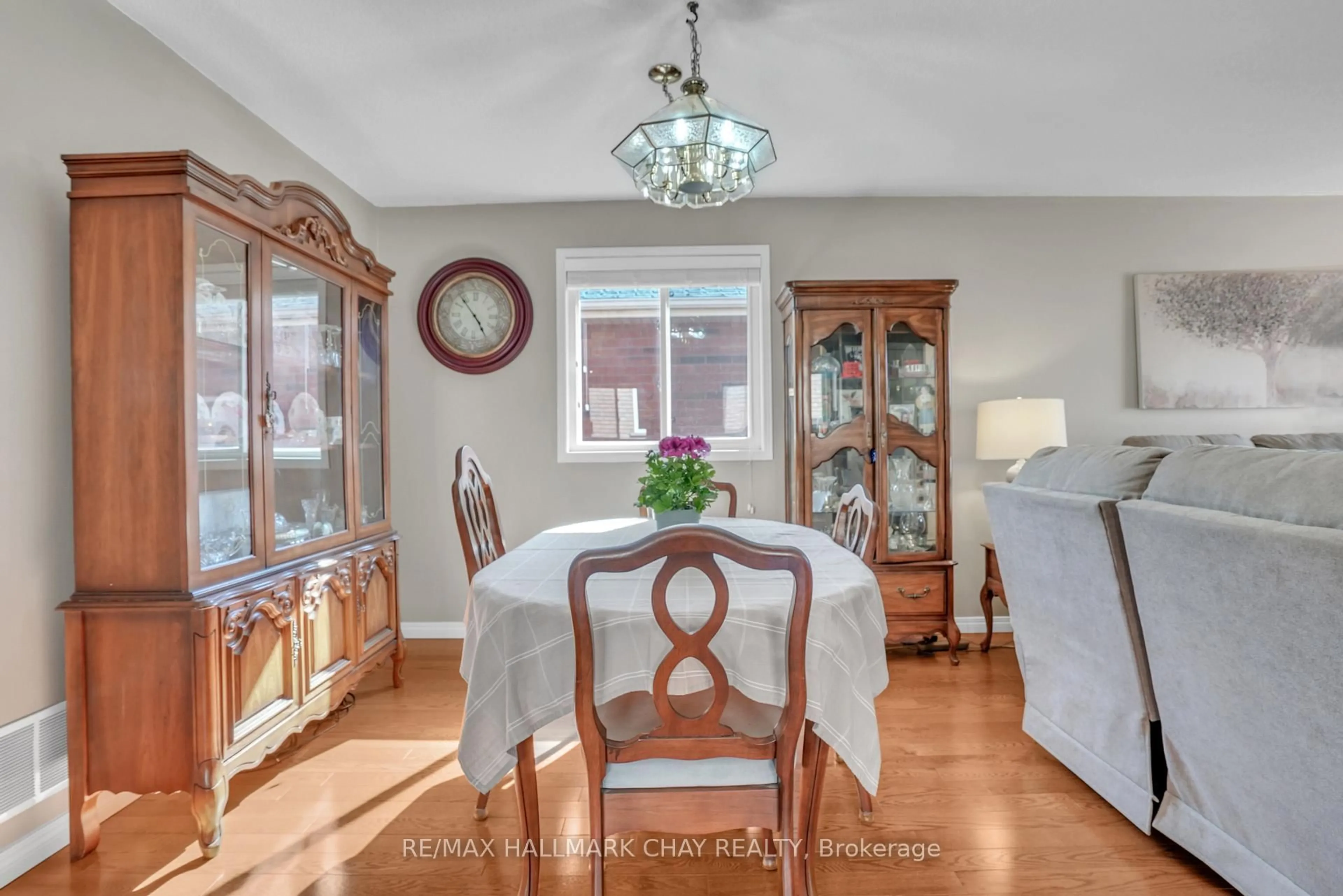 Dining room, unknown for 35 Butternut Dr, Barrie Ontario L4N 0E3