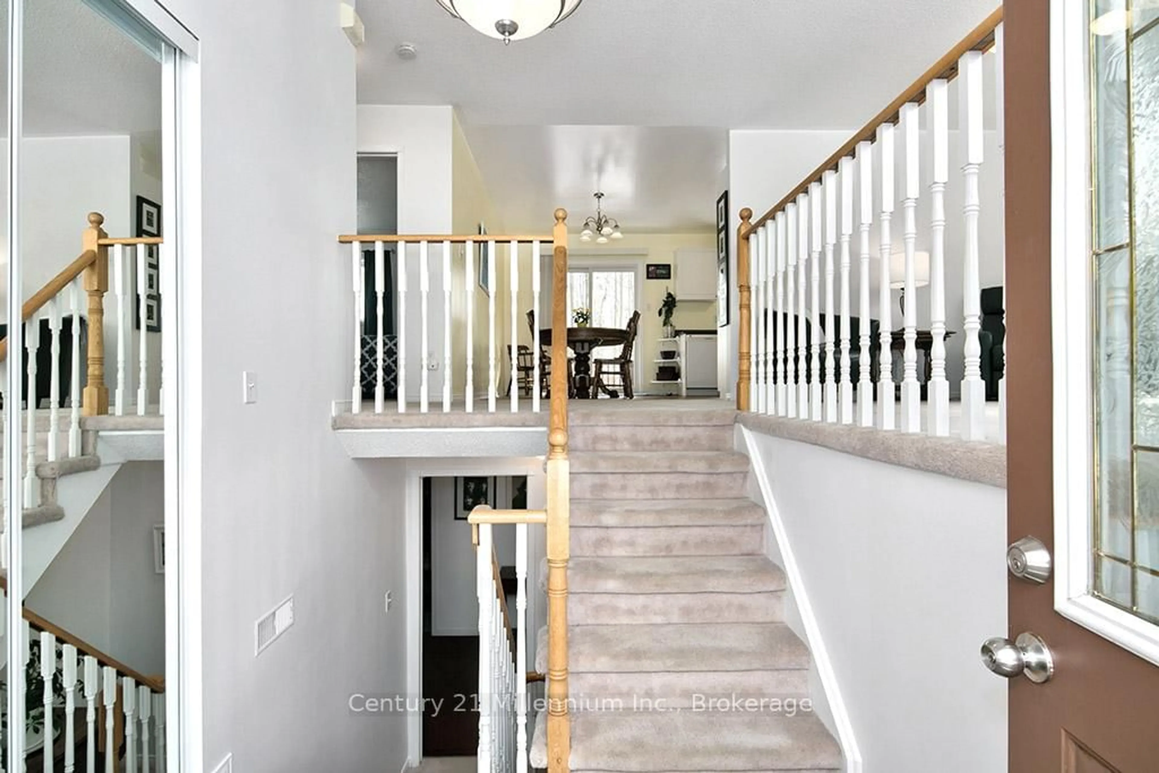 Indoor foyer for 15 Brillinger Dr, Wasaga Beach Ontario L9Z 1L4