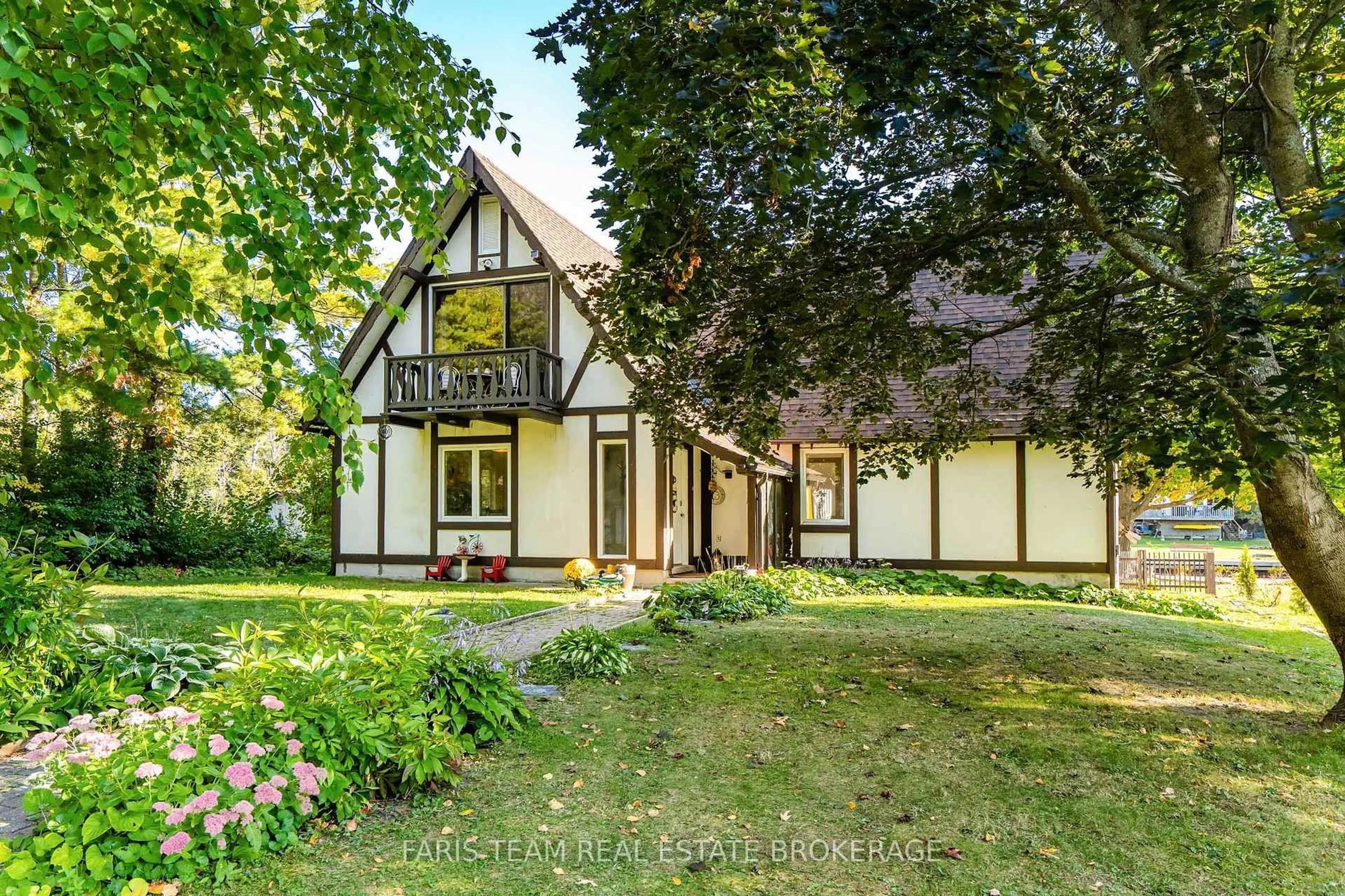 A pic from outside/outdoor area/front of a property/back of a property/a pic from drone, street for 193 Gouett St, Tay Ontario L0K 2C0