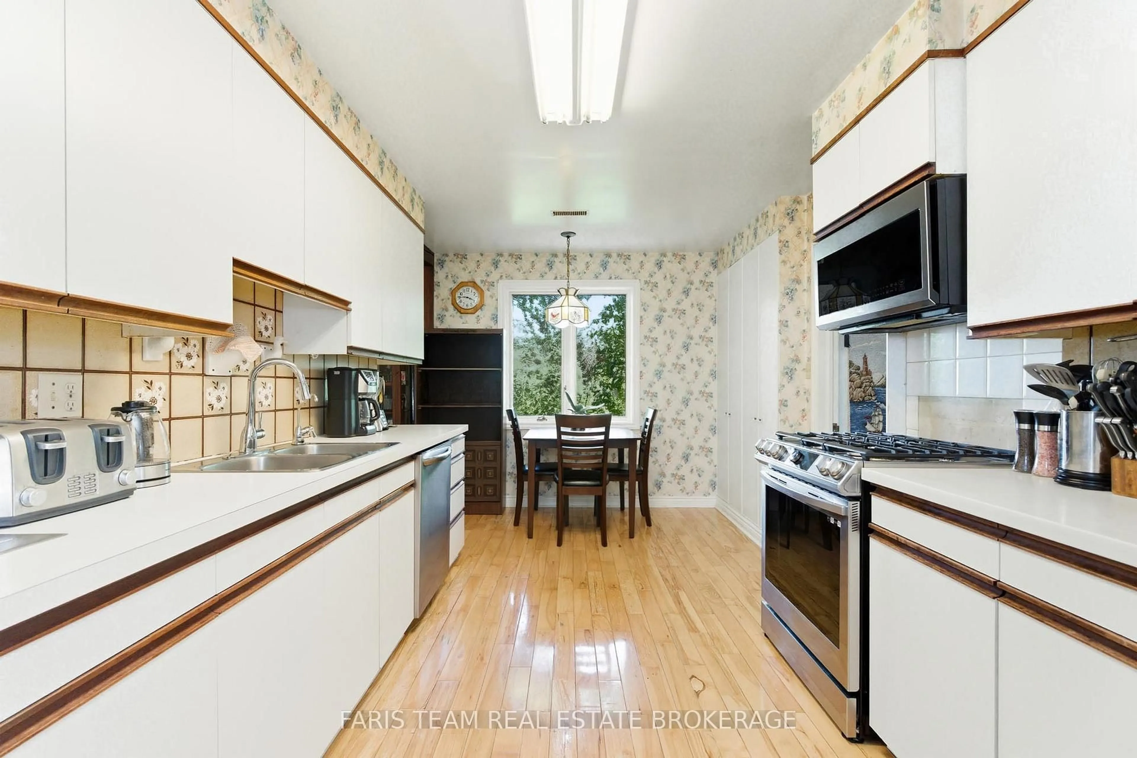 Standard kitchen, ceramic/tile floor for 193 Gouett St, Tay Ontario L0K 2C0