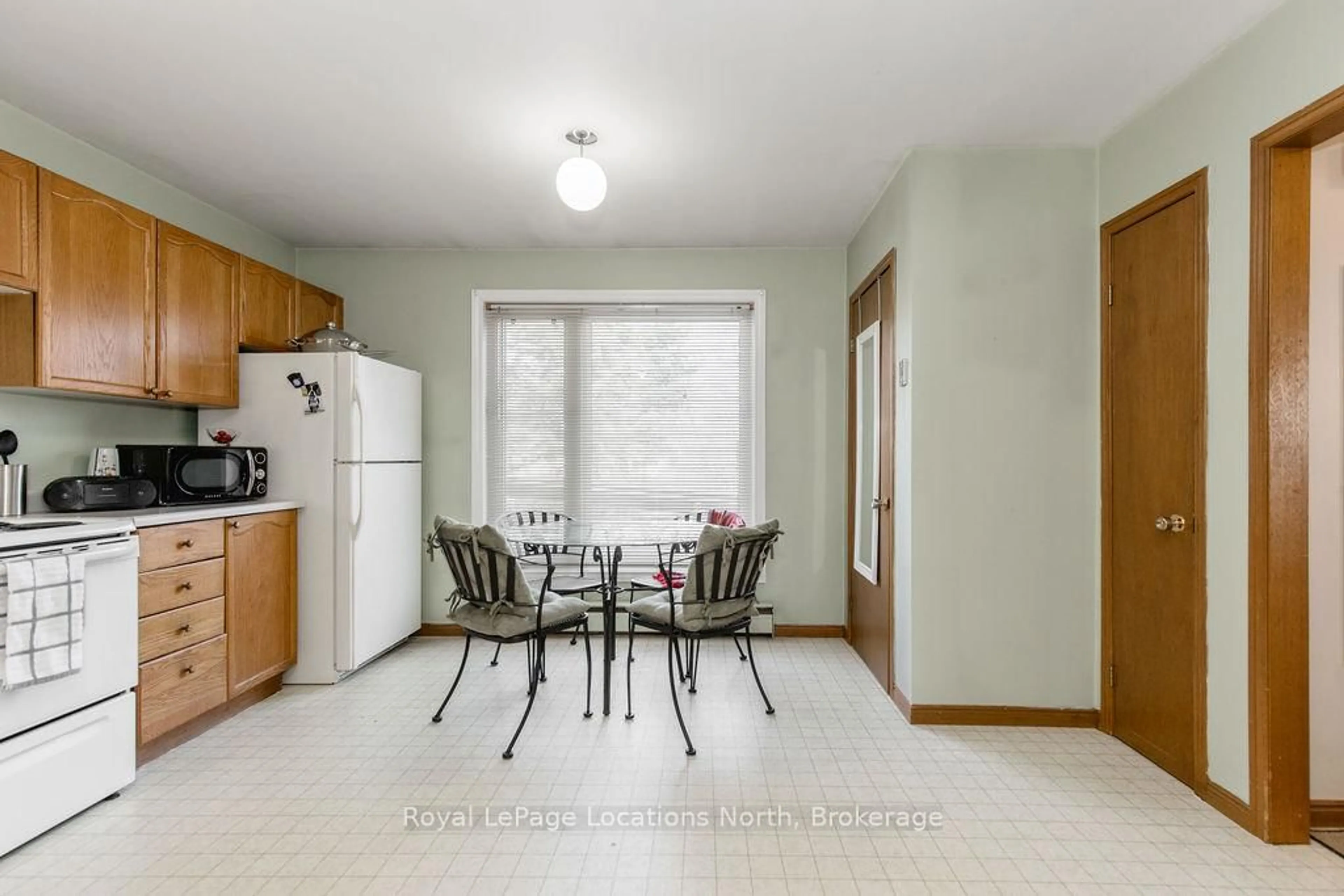 Standard kitchen, ceramic/tile floor for 4 Shaw St, Springwater Ontario L0L 1P0