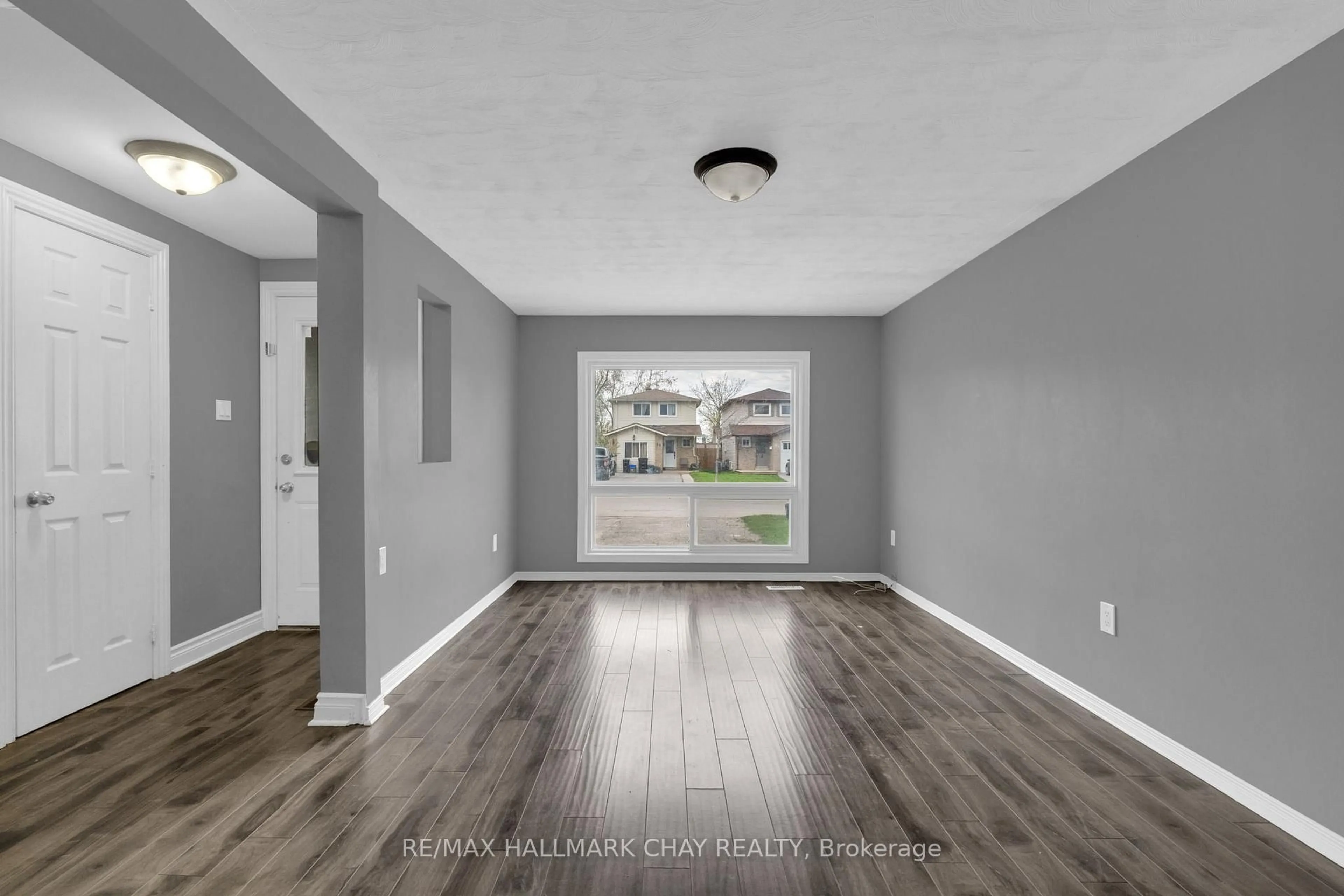 Indoor entryway for 61 Corbett Dr, Barrie Ontario L4M 5V6