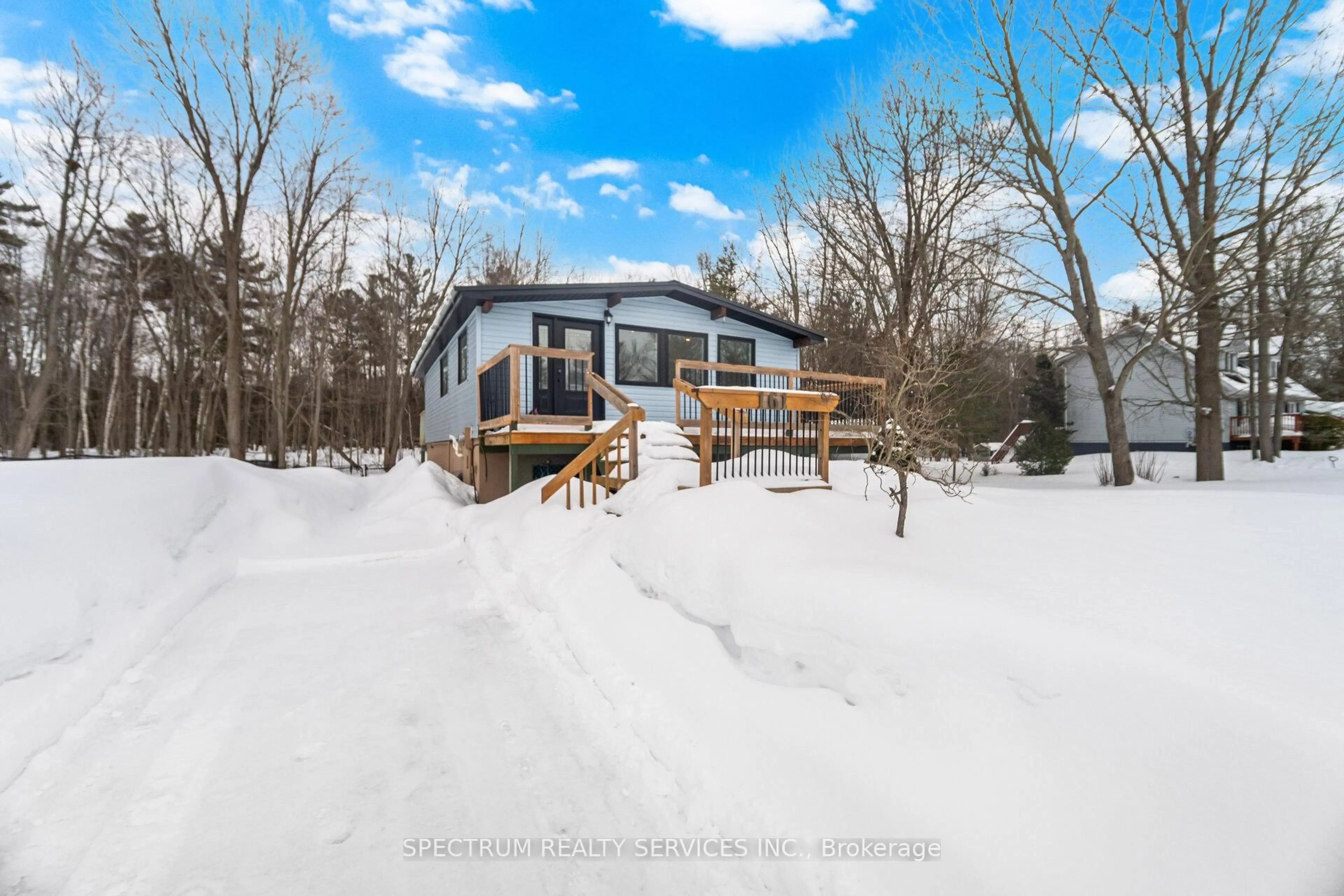 A pic from outside/outdoor area/front of a property/back of a property/a pic from drone, water/lake/river/ocean view for 161 Antigua Dr, Wasaga Beach Ontario L9Z 2S2