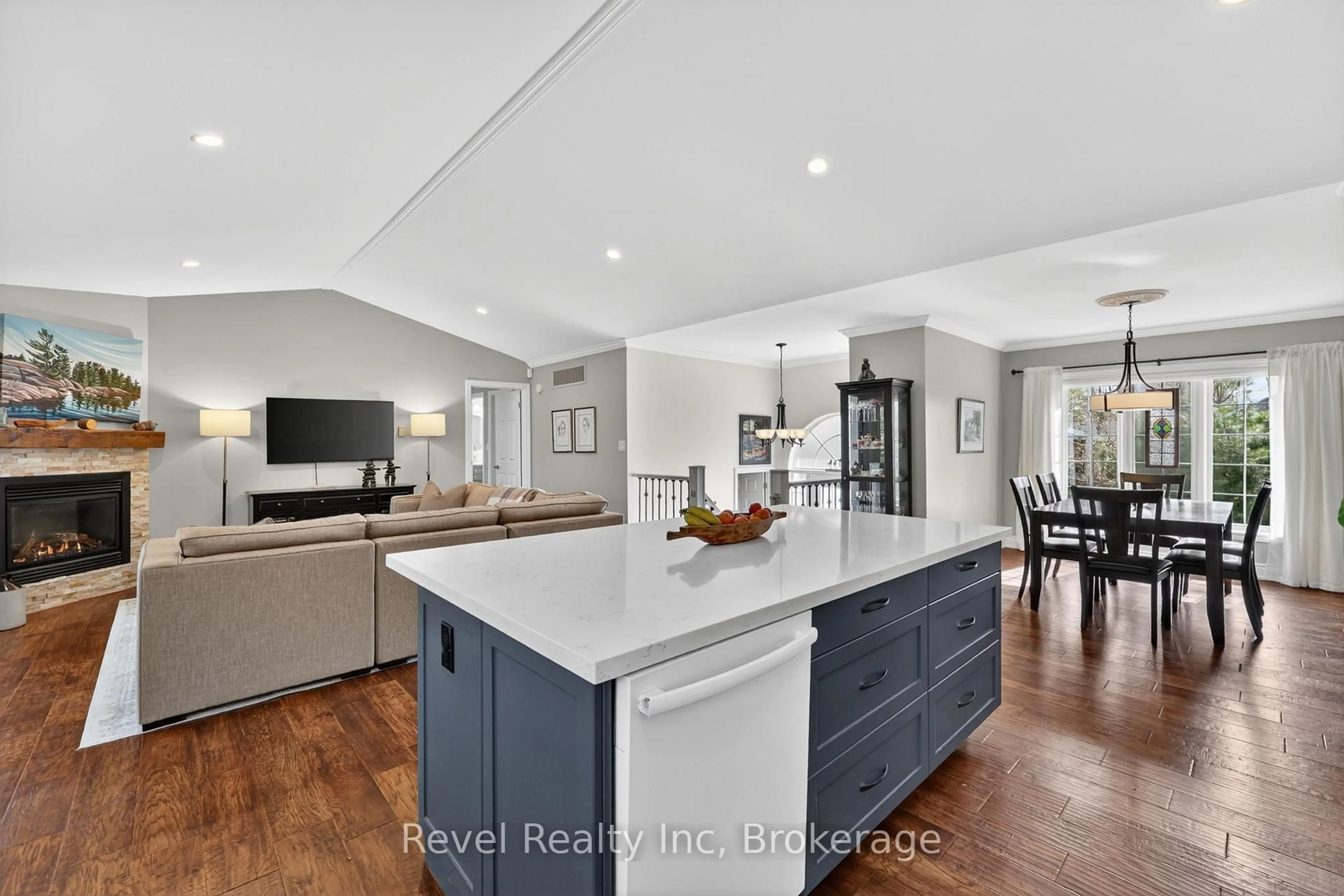 Open concept kitchen, unknown for 87 TROUT Lane, Tiny Ontario L9M 0J1