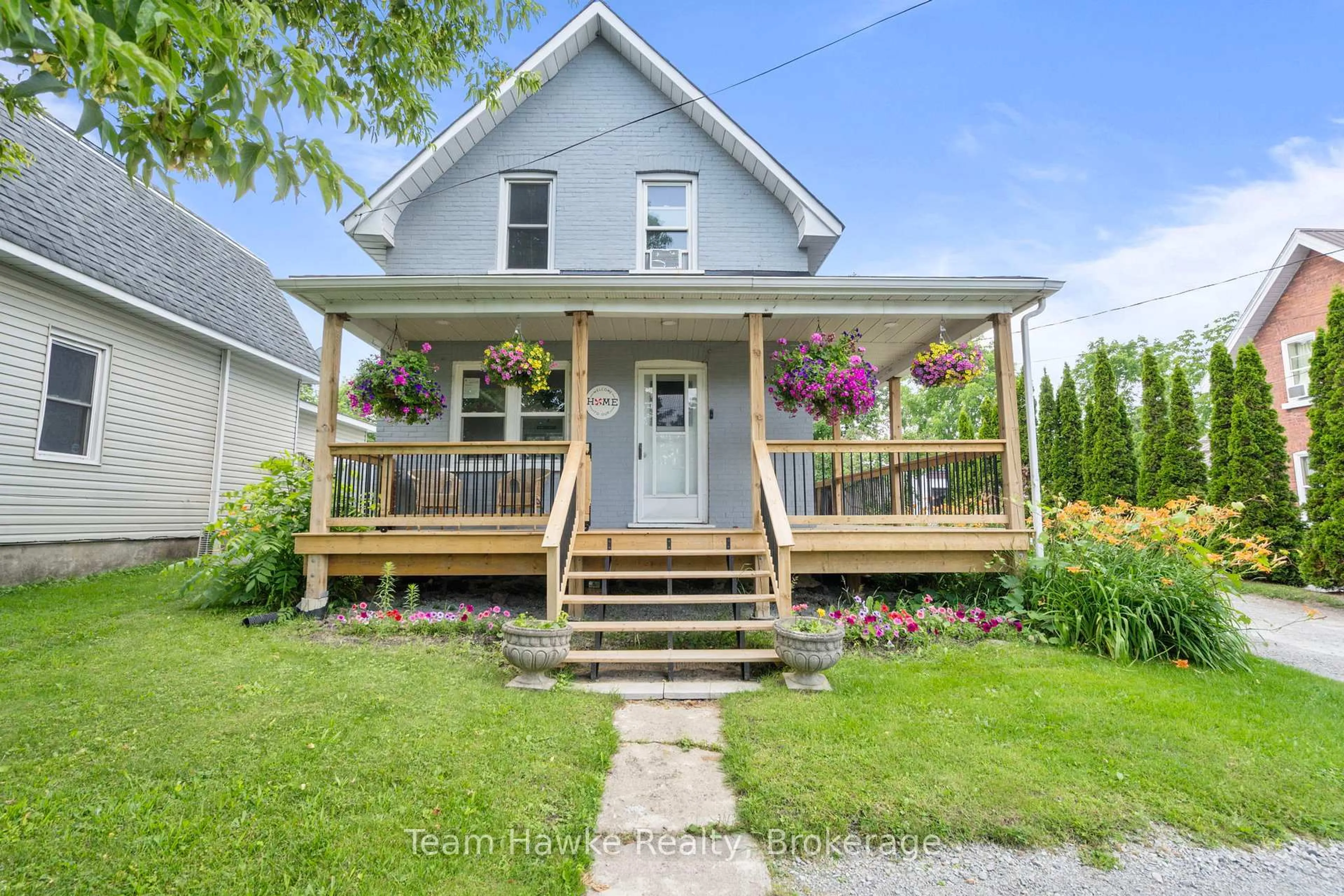 Home with vinyl exterior material, street for 58 Fourth St, Midland Ontario L4R 3S8