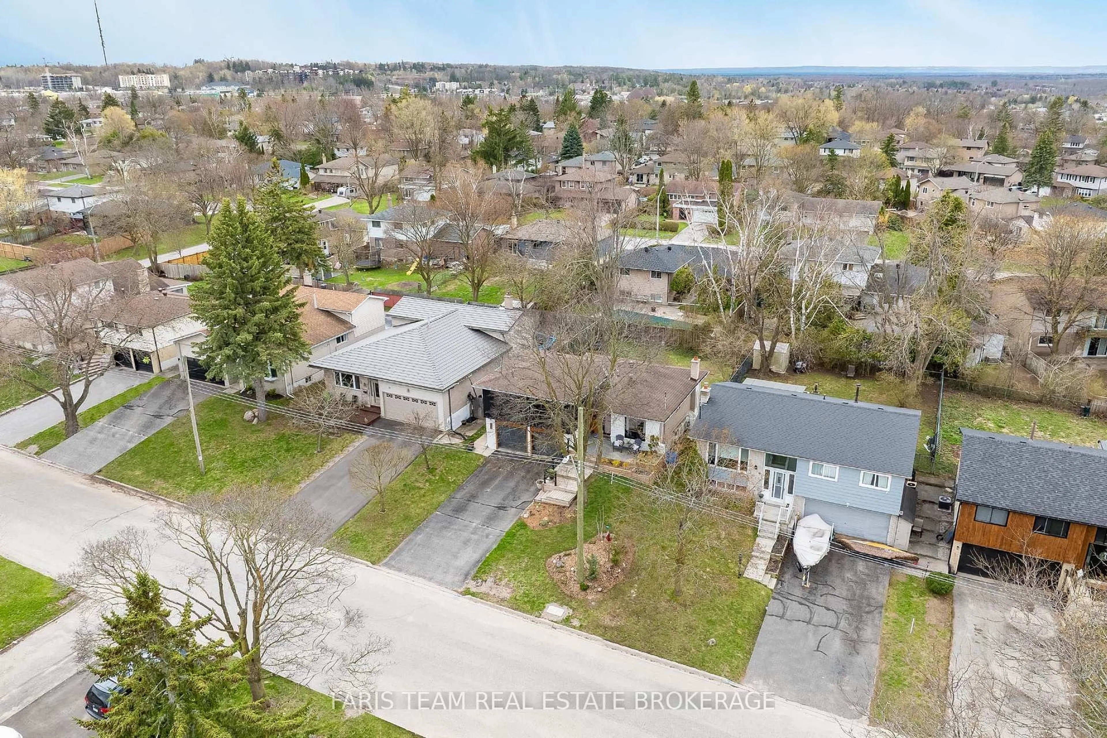 A pic from outside/outdoor area/front of a property/back of a property/a pic from drone, street for 20 Carol Rd, Barrie Ontario L4N 3P5
