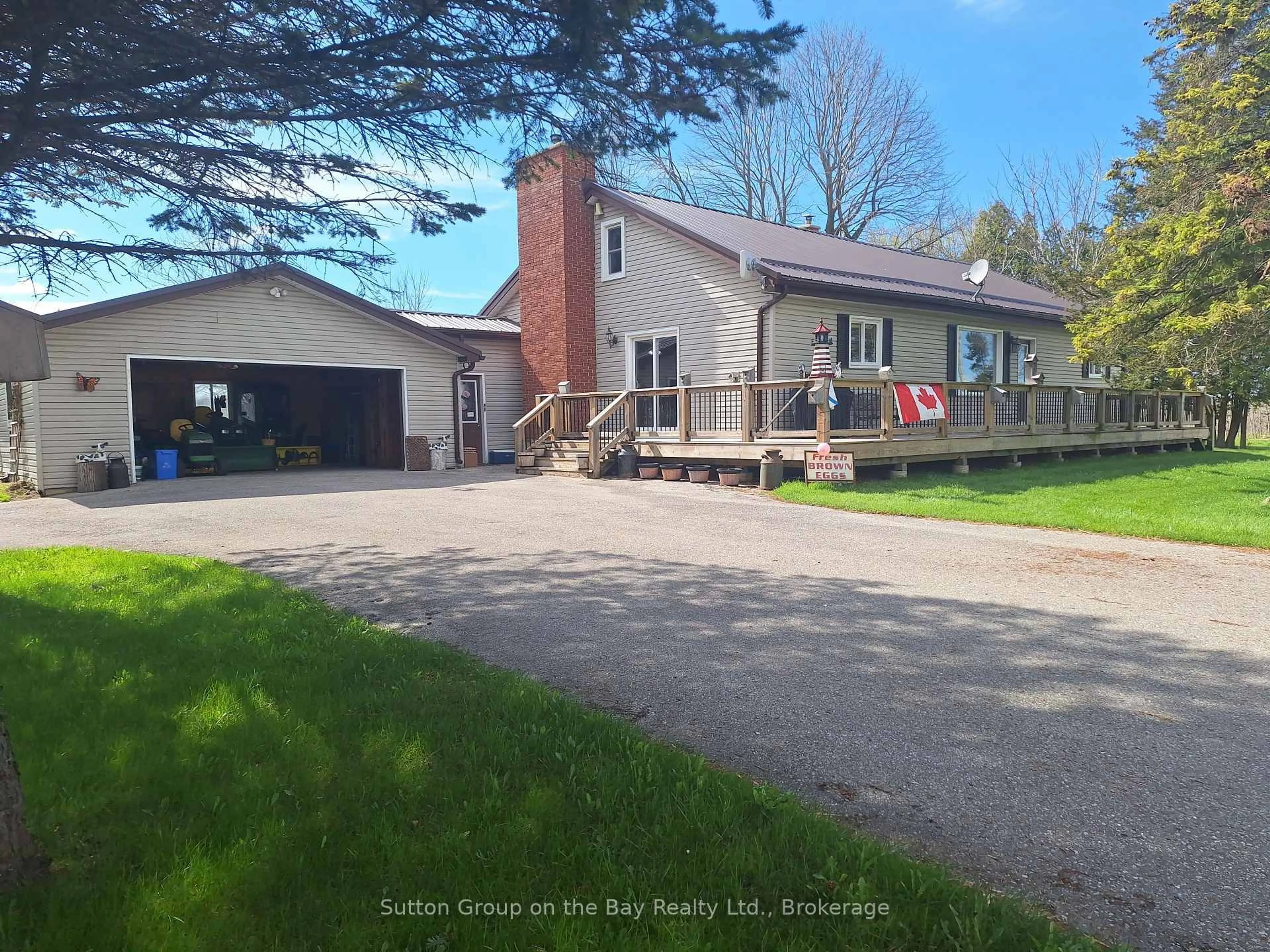 A pic from outside/outdoor area/front of a property/back of a property/a pic from drone, street for 10364 County Road 10 Highway, Clearview Ontario L0M 1N0