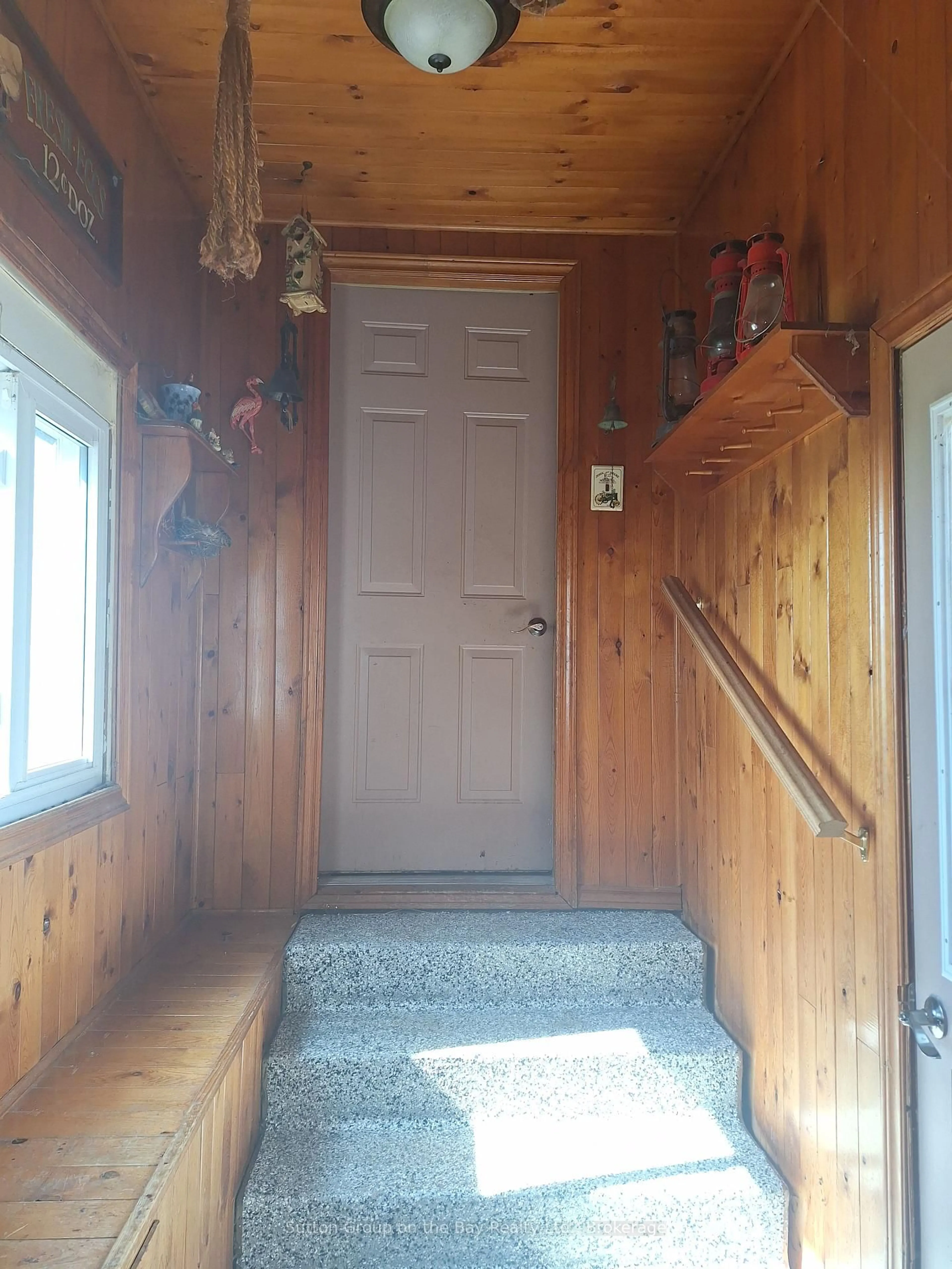Indoor foyer for 10364 County Road 10 Highway, Clearview Ontario L0M 1N0