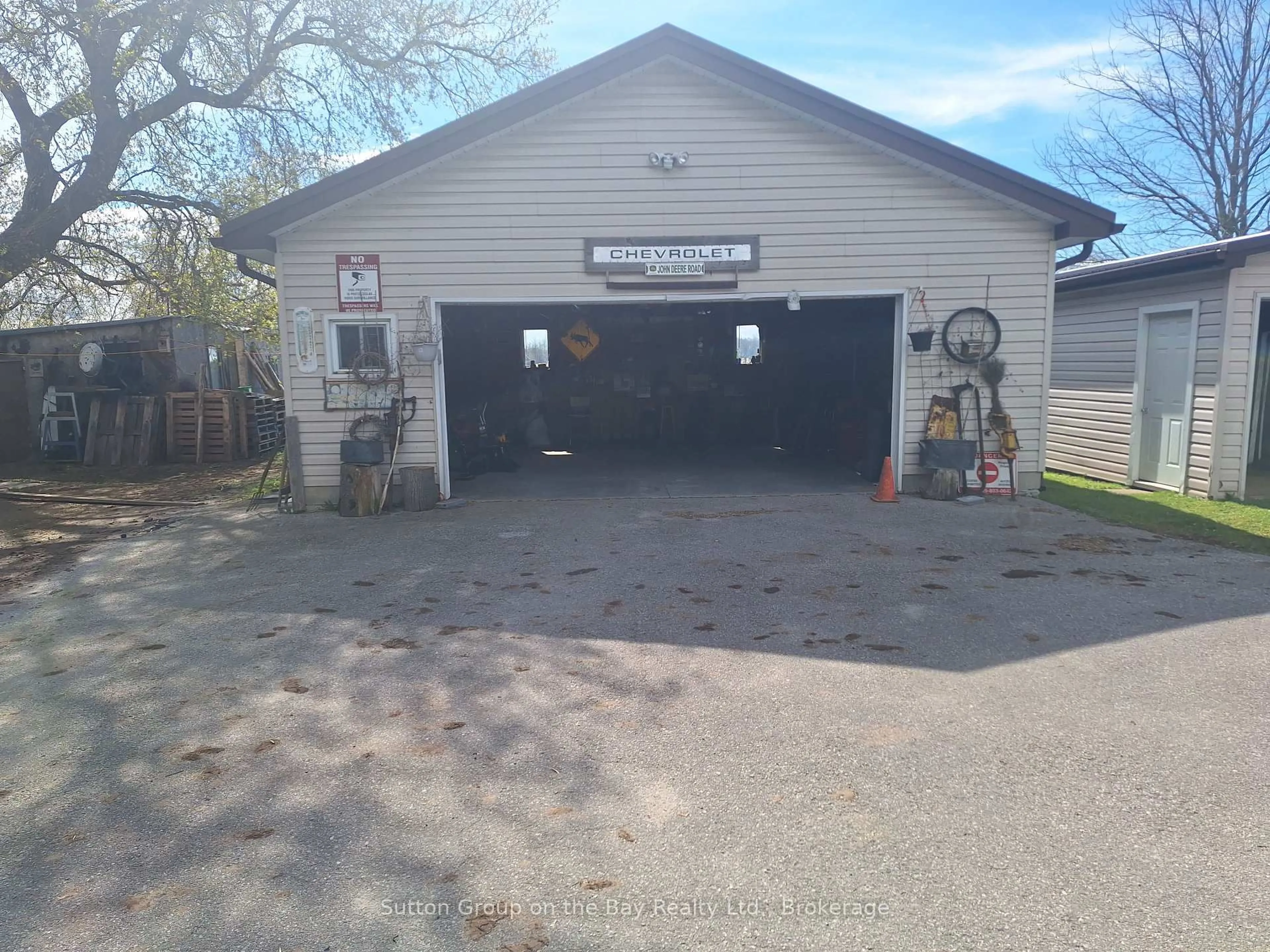 Indoor garage for 10364 County Road 10 Highway, Clearview Ontario L0M 1N0