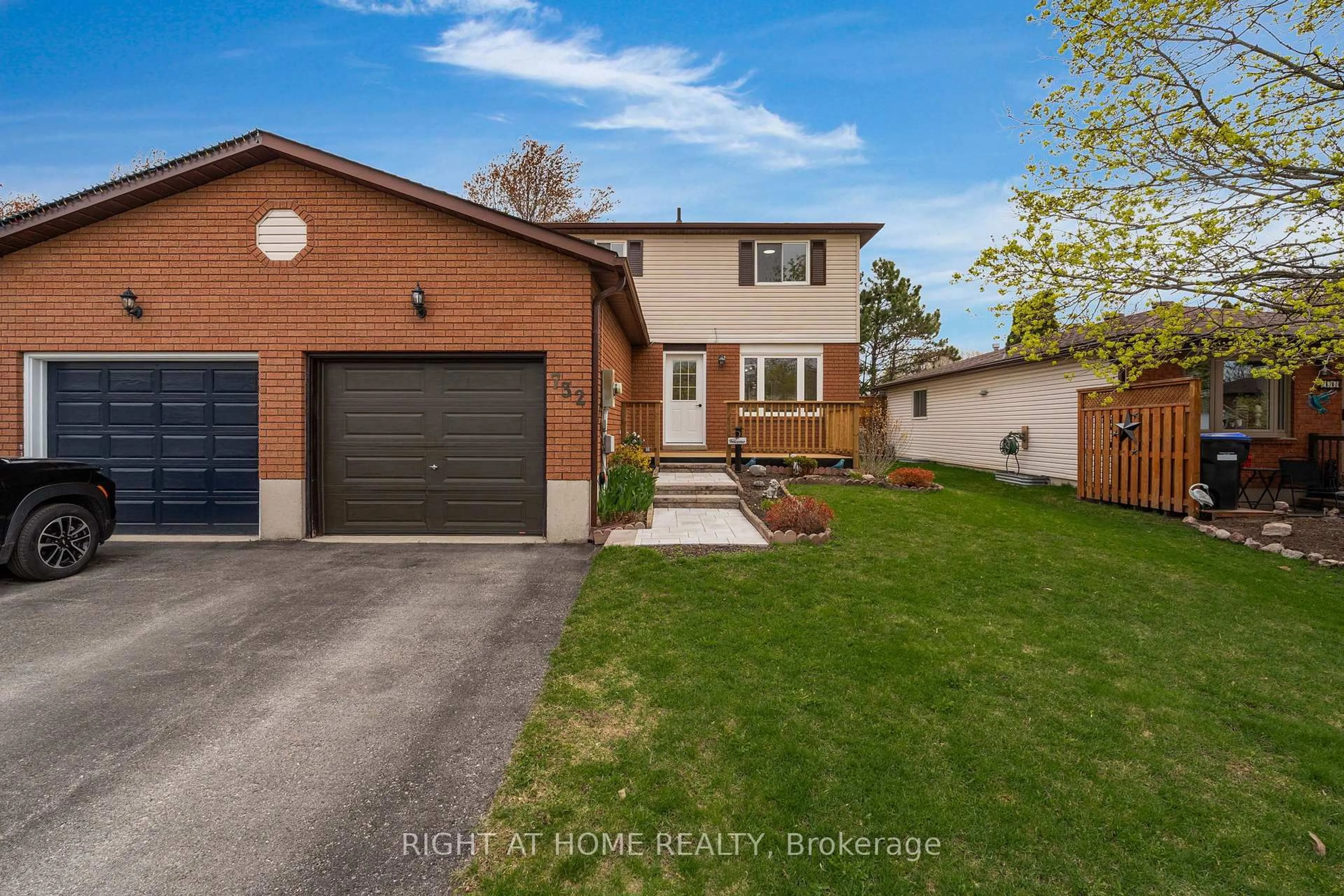 Home with brick exterior material, street for 732 Frazer Dr, Midland Ontario L4R 5C7