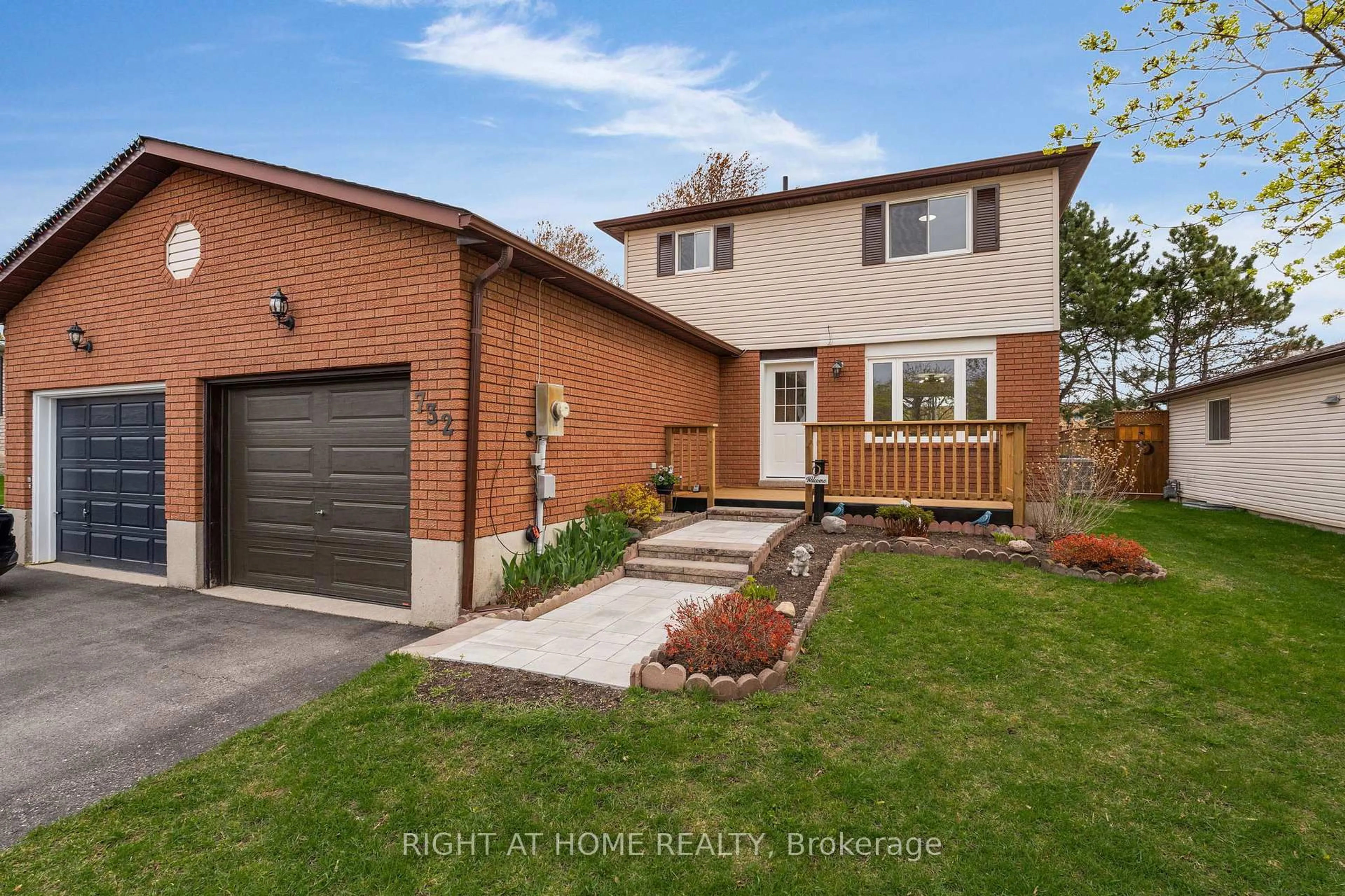 Home with brick exterior material, street for 732 Frazer Dr, Midland Ontario L4R 5C7