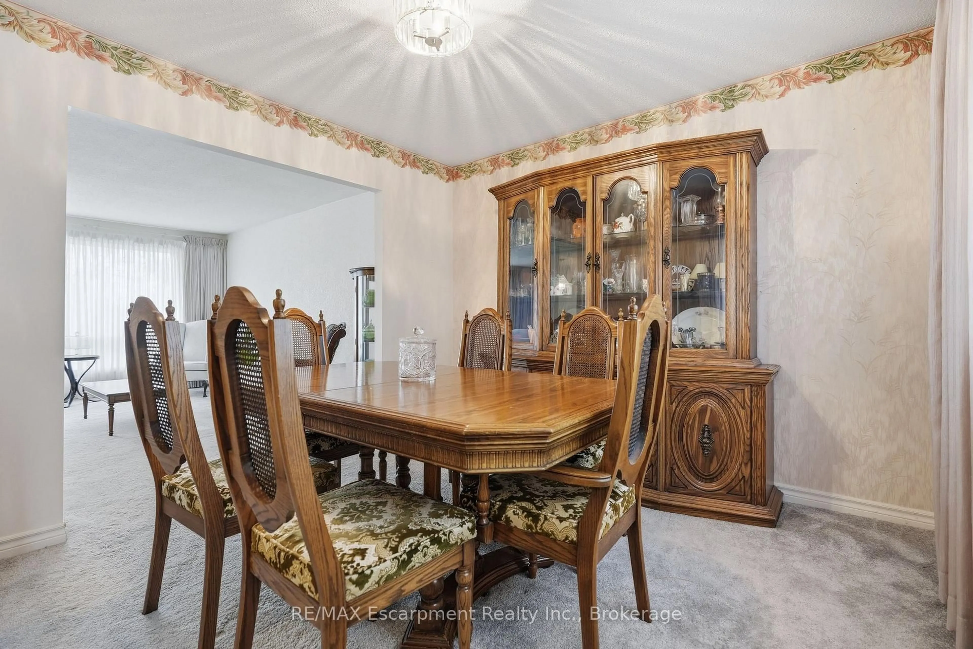 Dining room, unknown for 10 Farmingdale Cres, Barrie Ontario L4M 5E5