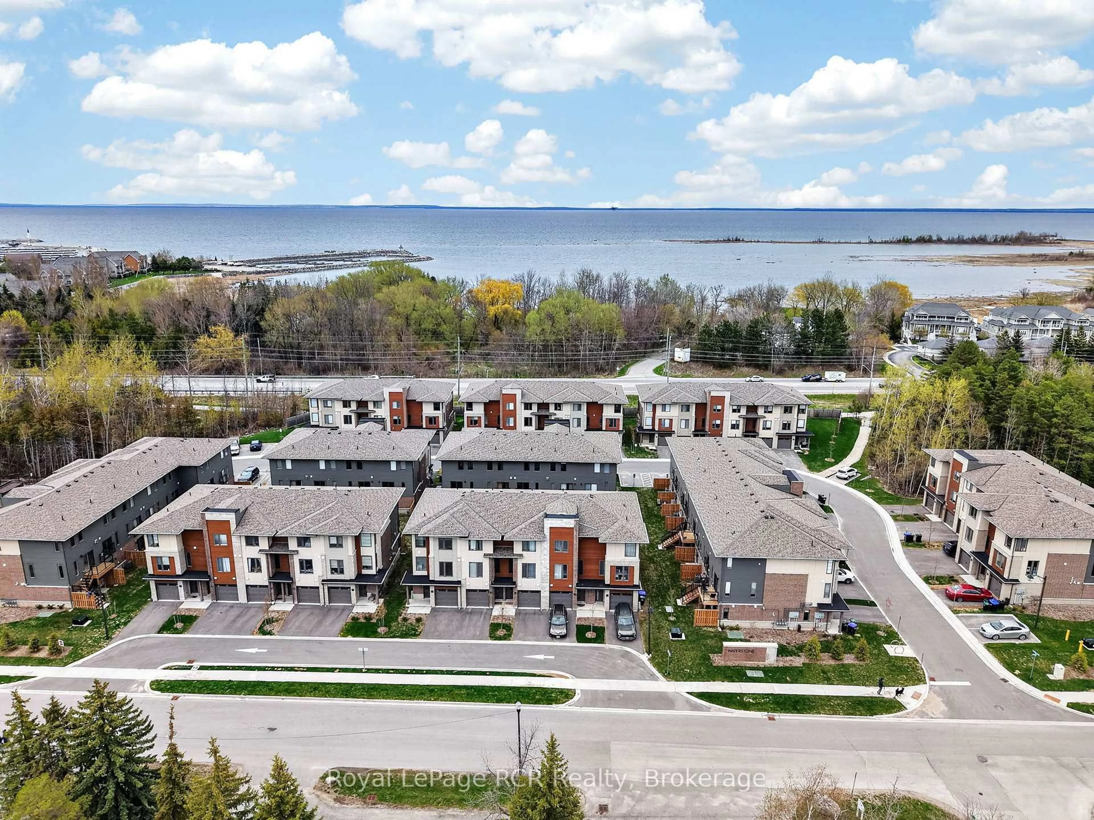 A pic from outside/outdoor area/front of a property/back of a property/a pic from drone, water/lake/river/ocean view for 45 Winters Cres, Collingwood Ontario L9Y 5T1