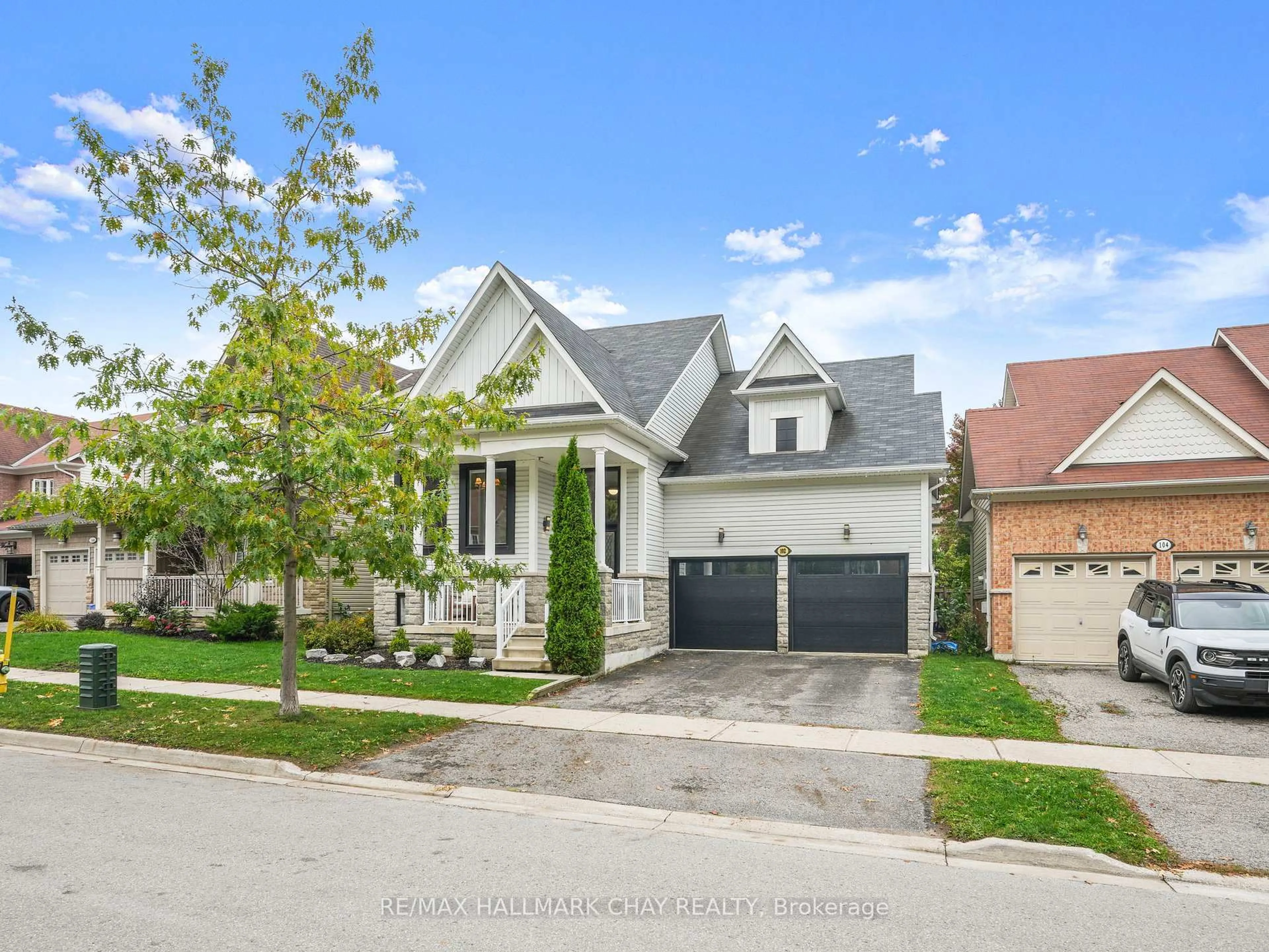 Home with brick exterior material, street for 102 Diana Way, Barrie Ontario L4M 7J2