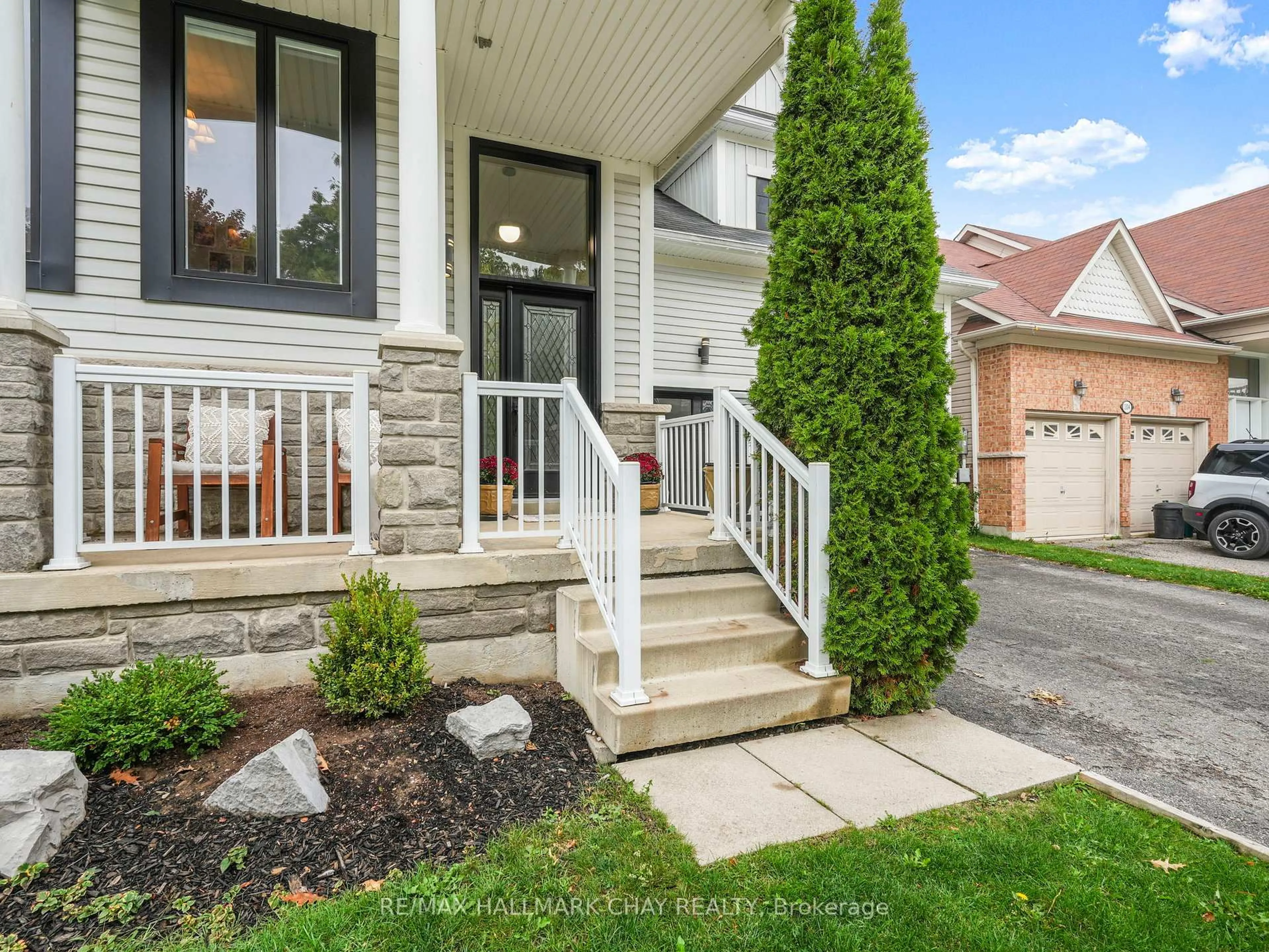 Unknown for 102 Diana Way, Barrie Ontario L4M 7J2