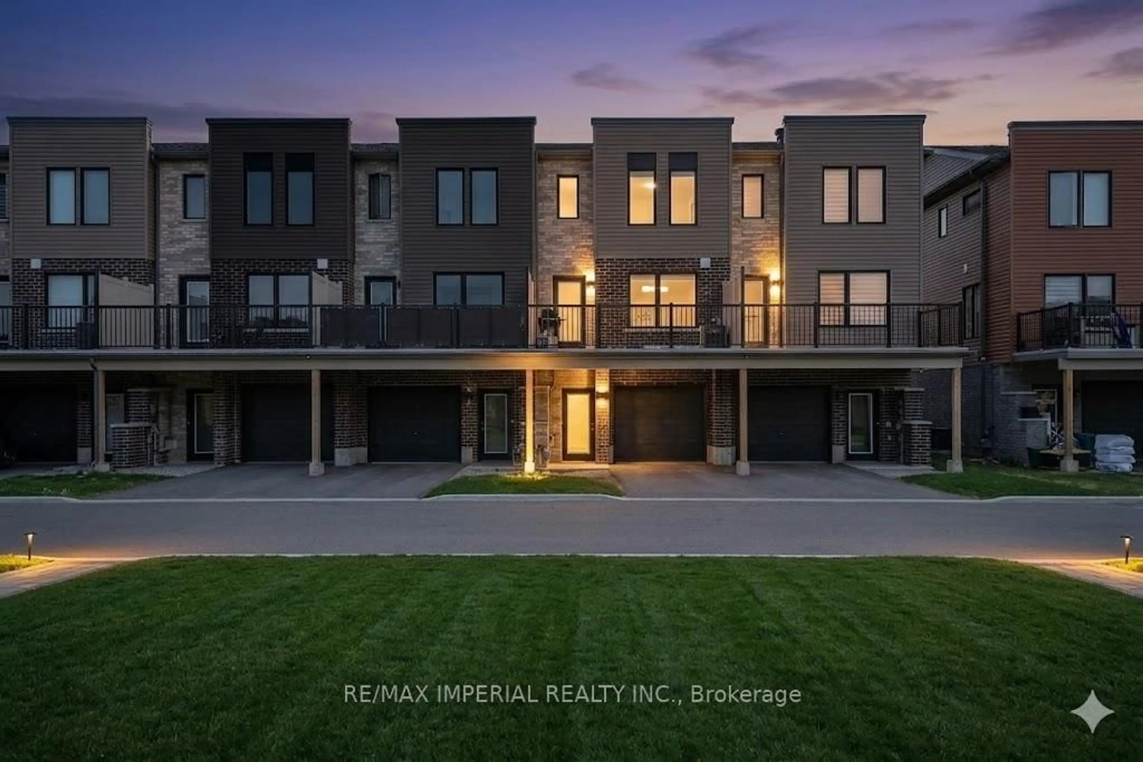 A pic from outside/outdoor area/front of a property/back of a property/a pic from drone, unknown for 61 Fairlane Ave, Barrie Ontario L9J 0N1