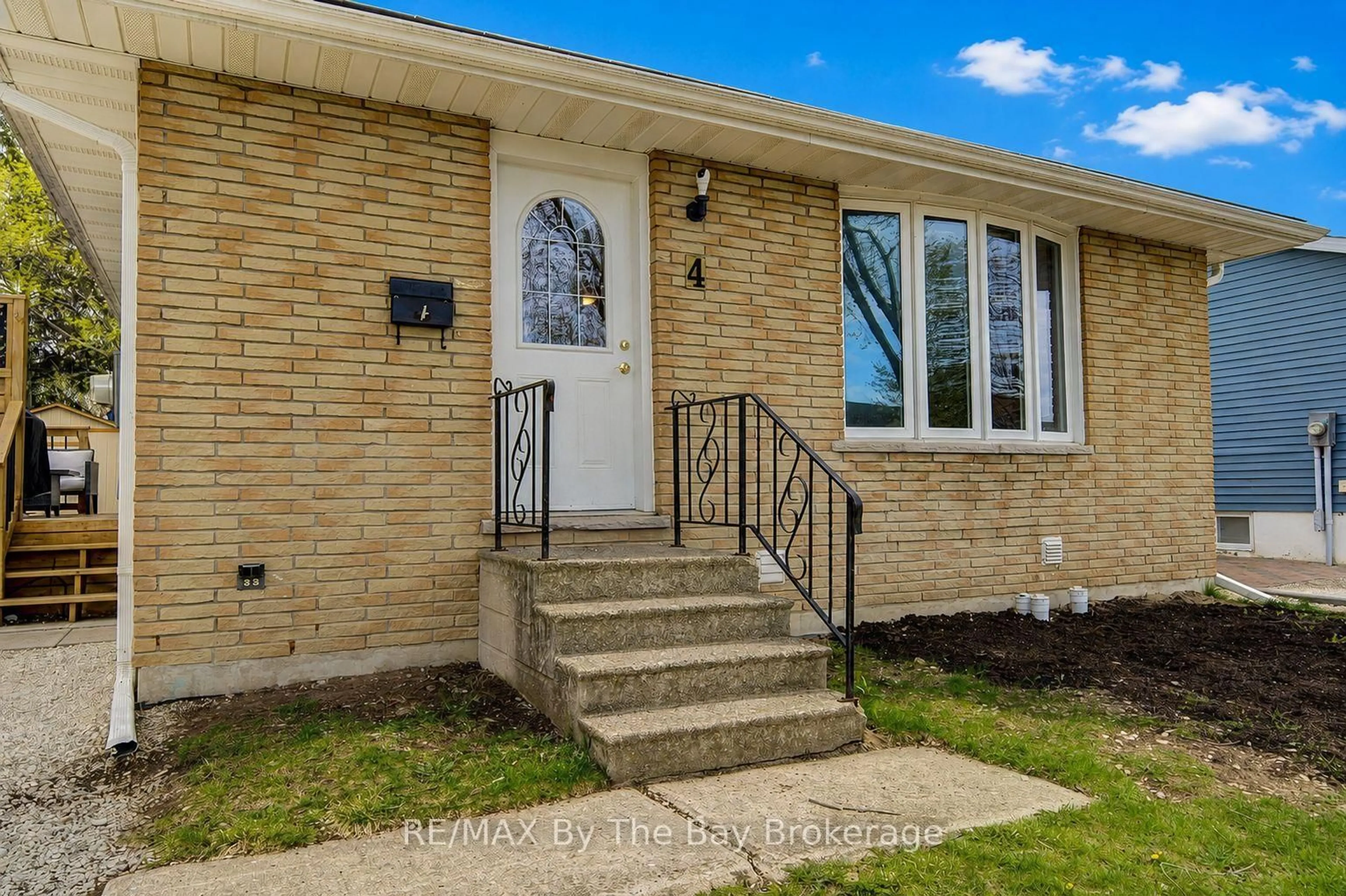 Home with brick exterior material, street for 4 Watts Cres, Collingwood Ontario L9Y 4H2